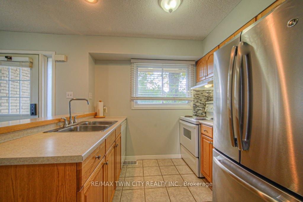 Photo 2 of Unit 10, 211 Veronica Drive, Kitchener — HOMEH