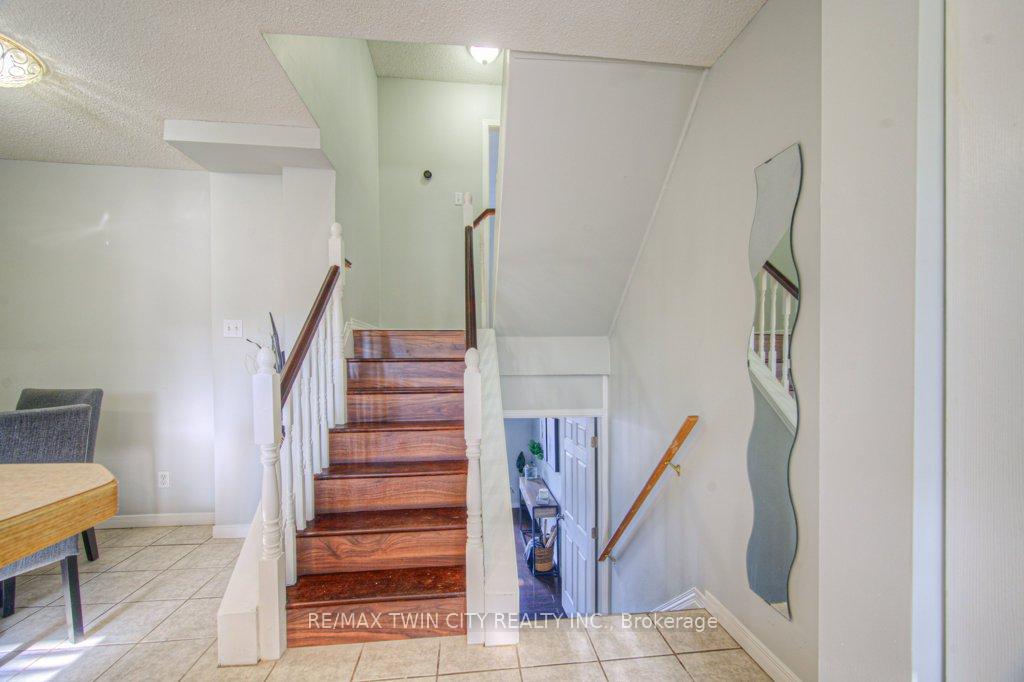 Photo 3 of Unit 10, 211 Veronica Drive, Kitchener — HOMEH