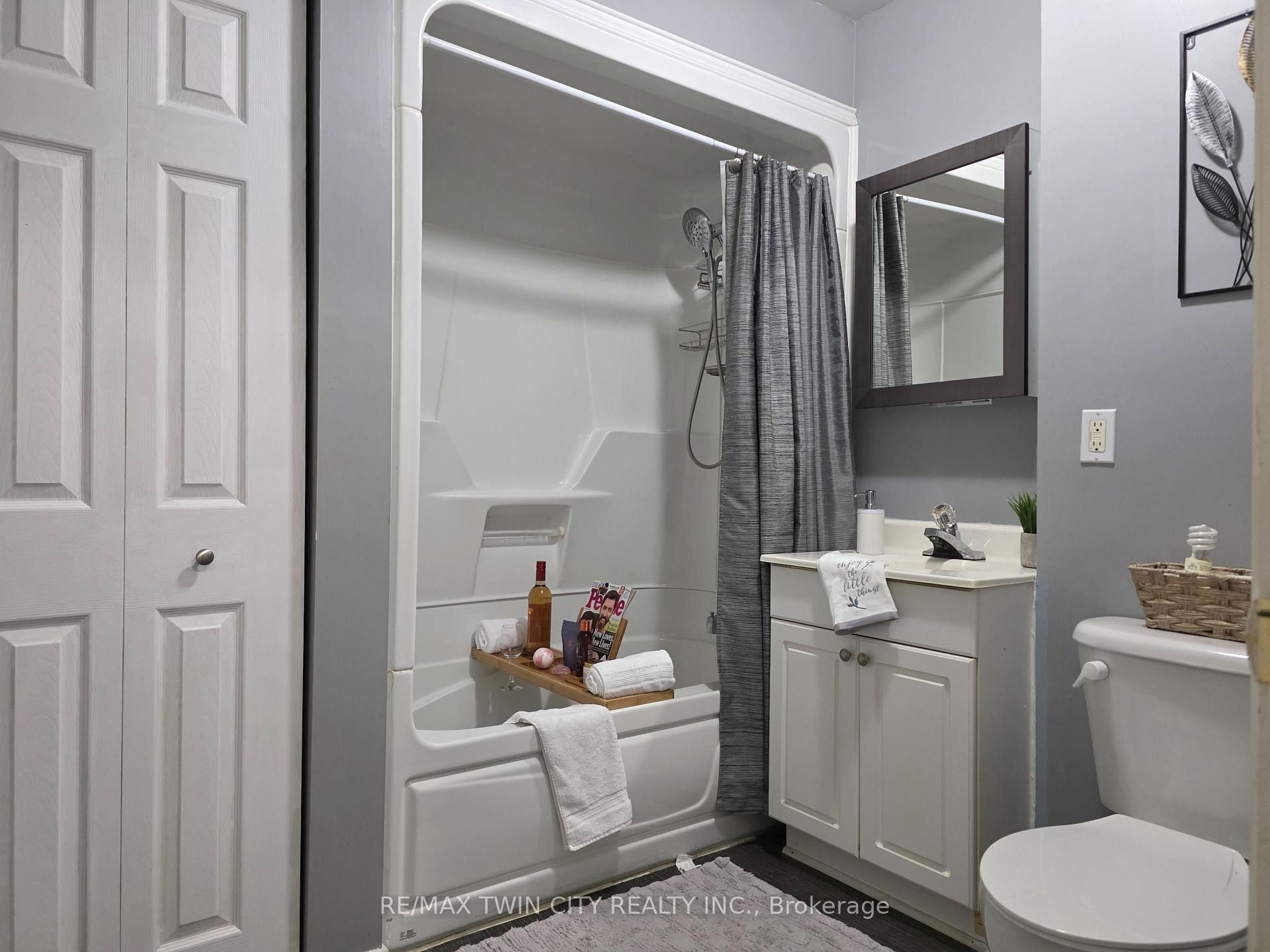 Photo 7 of Unit 10, 211 Veronica Drive, Kitchener — HOMEH