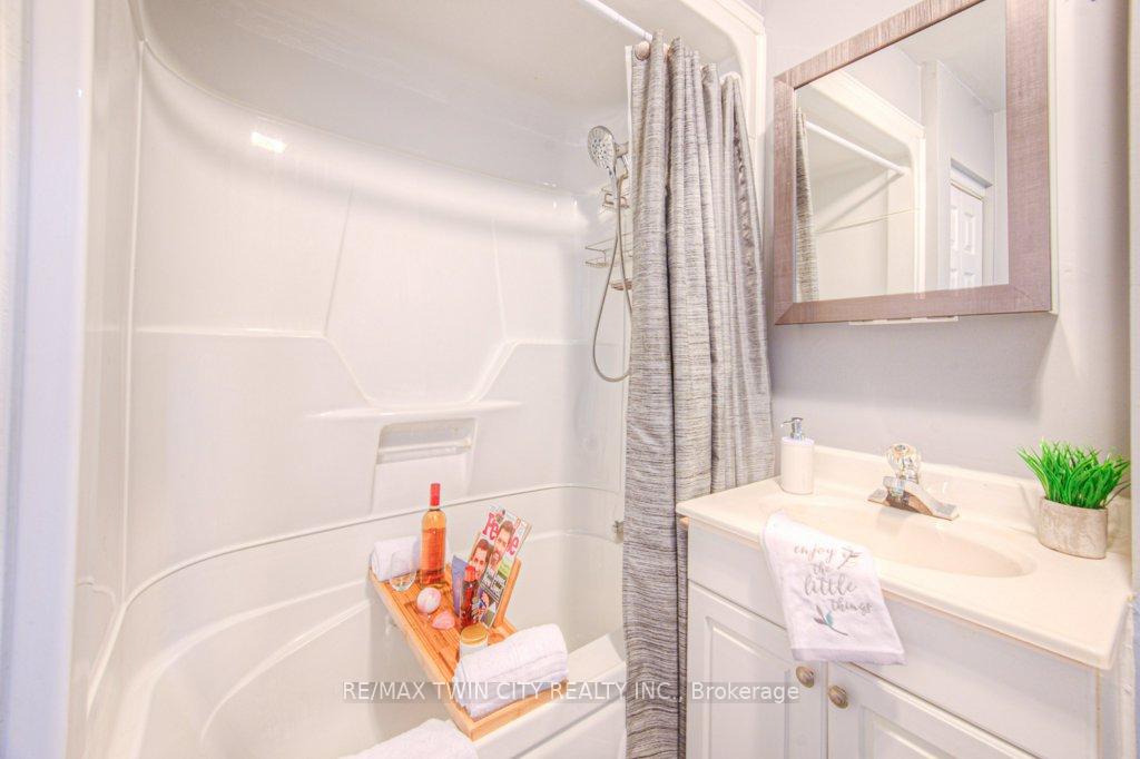 Photo 12 of Unit 10, 211 Veronica Drive, Kitchener — HOMEH
