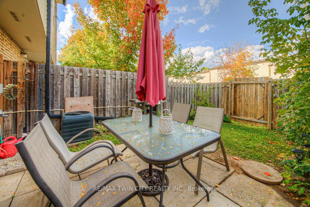 Photo 16 of Unit 10, 211 Veronica Drive, Kitchener — HOMEH