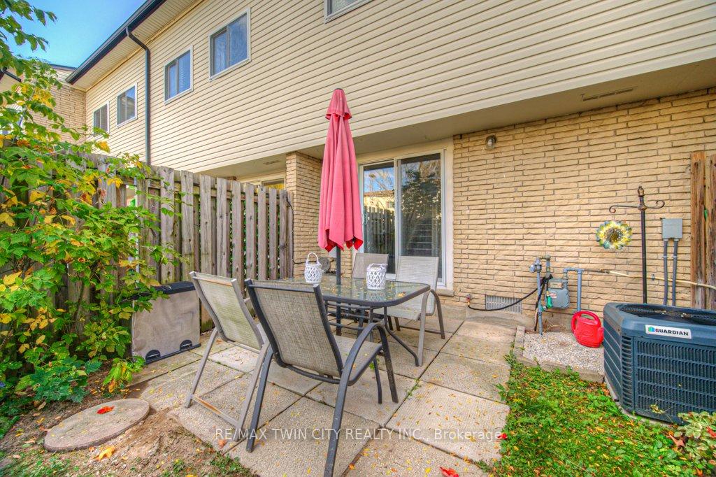 Photo 17 of Unit 10, 211 Veronica Drive, Kitchener — HOMEH