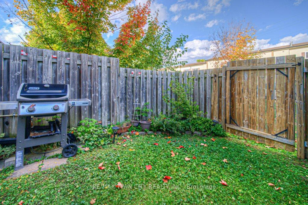 Photo 18 of Unit 10, 211 Veronica Drive, Kitchener — HOMEH