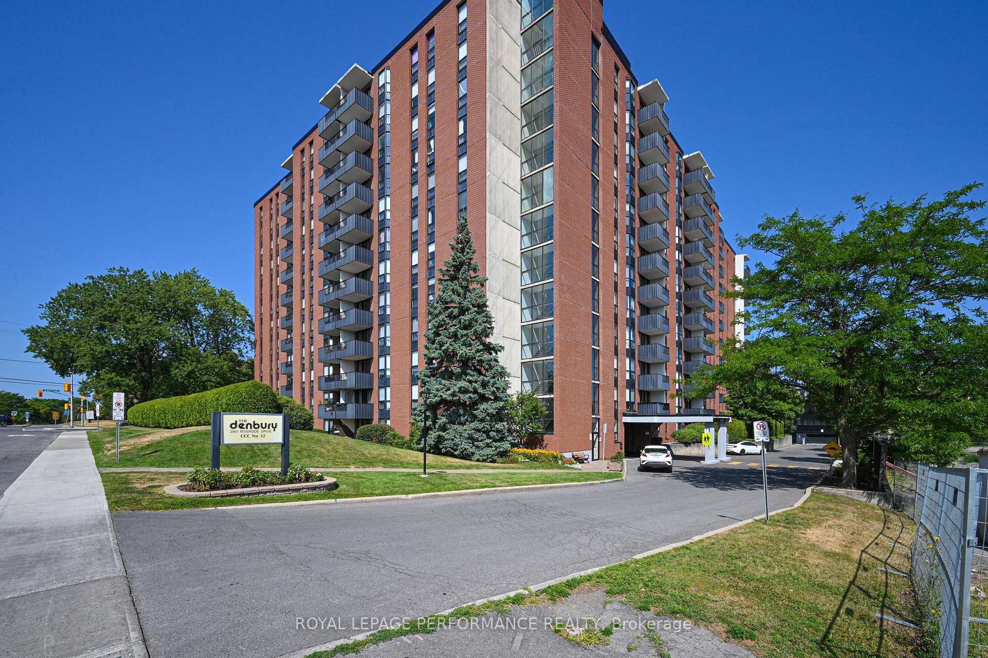 Front of Unit 809, 2951 Riverside Drive