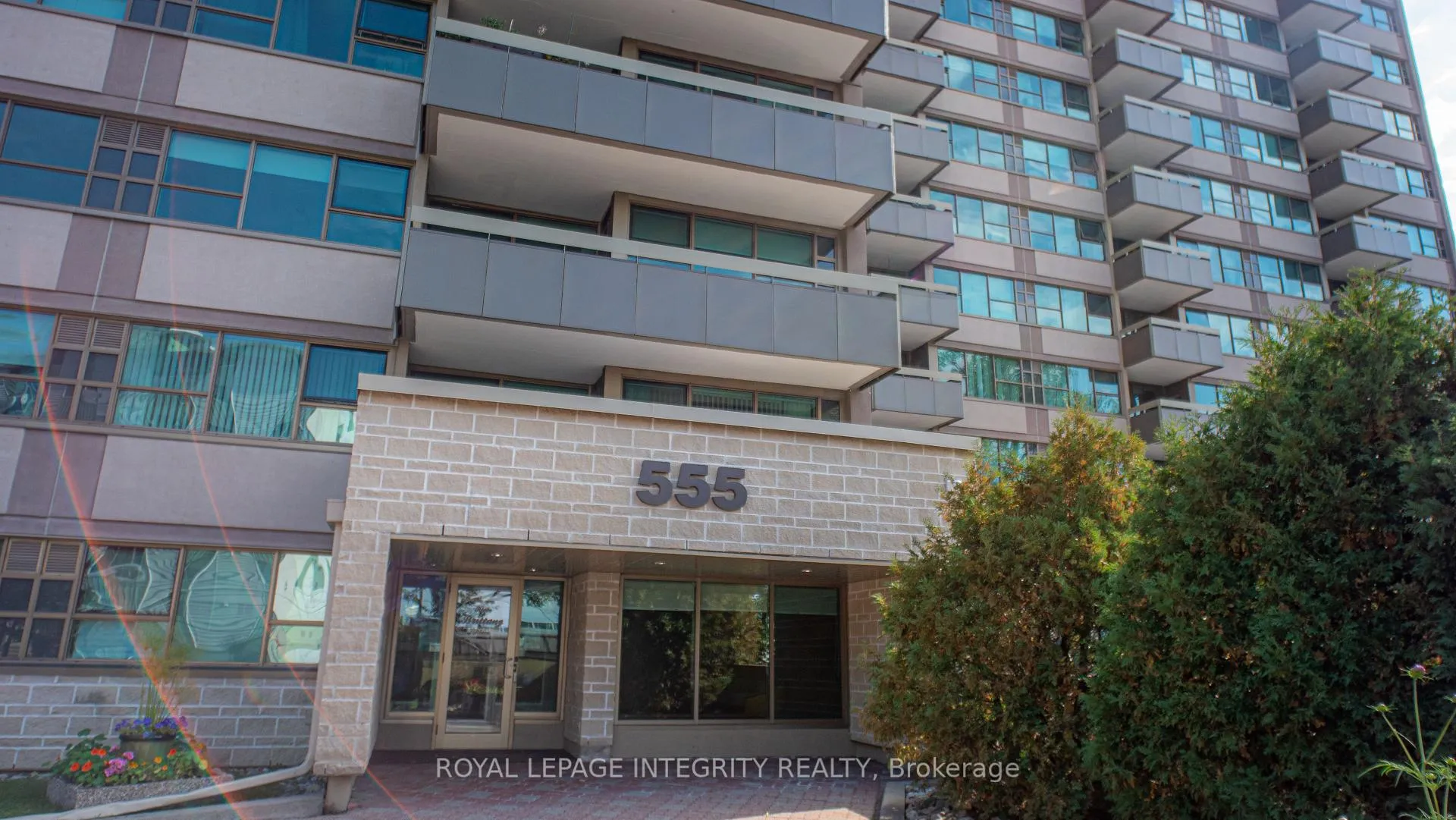Photo 3 of Unit 1008, 555 Brittany Drive, Ottawa, Viscount Alexander Park — HOMEH