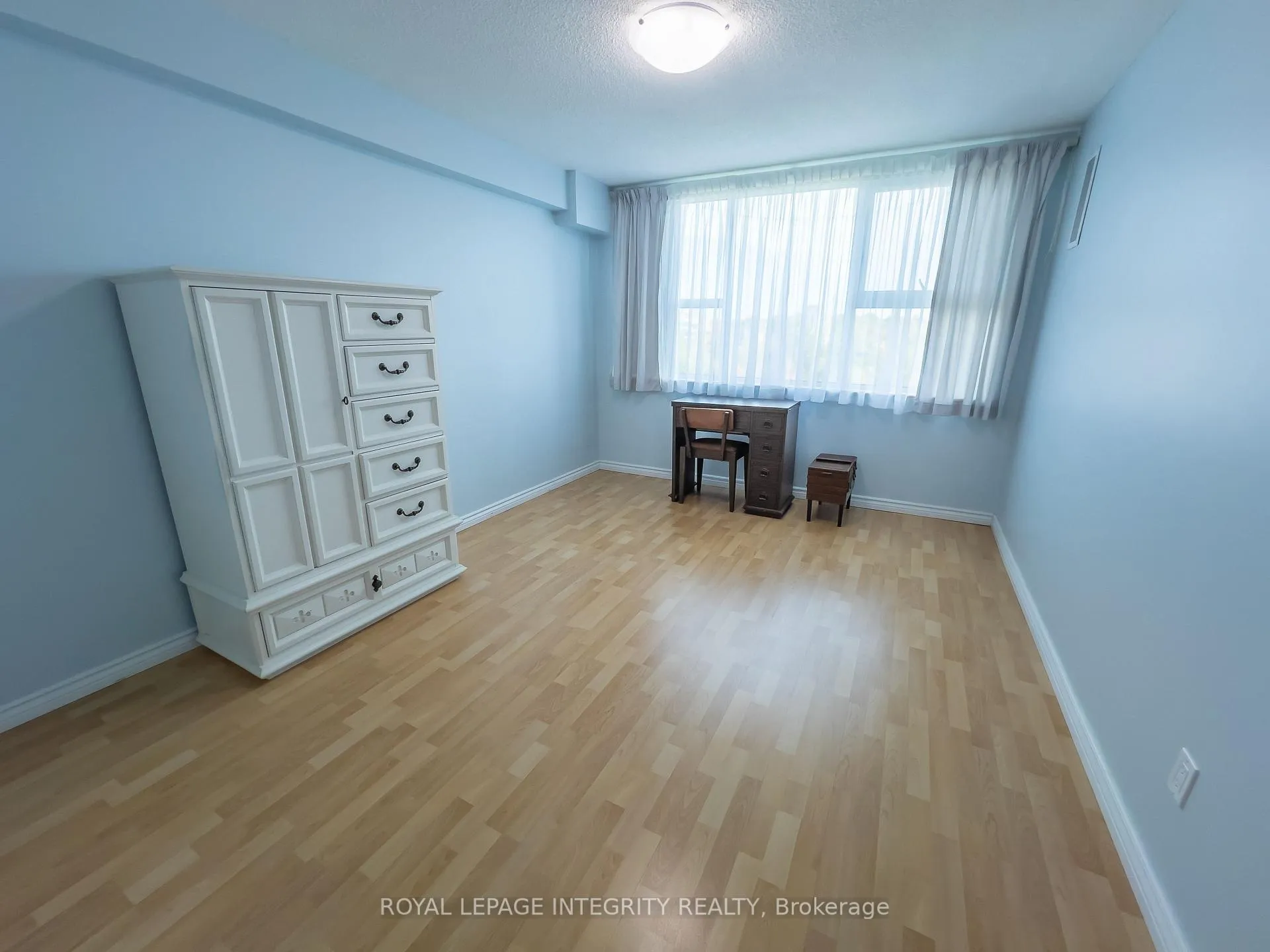 Photo 23 of Unit 1008, 555 Brittany Drive, Ottawa, Viscount Alexander Park — HOMEH