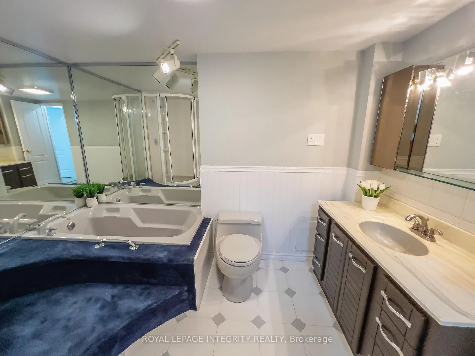 Photo 26 of Unit 1008, 555 Brittany Drive, Ottawa, Viscount Alexander Park — HOMEH