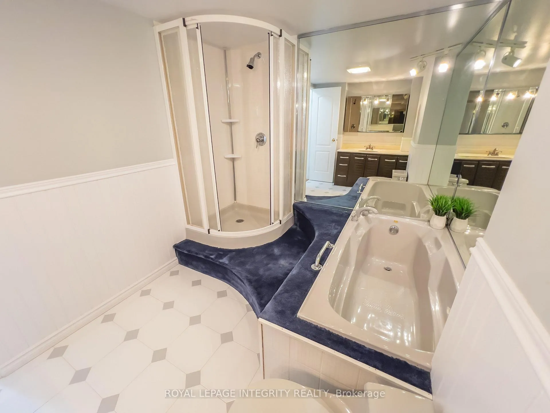 Photo 27 of Unit 1008, 555 Brittany Drive, Ottawa, Viscount Alexander Park — HOMEH
