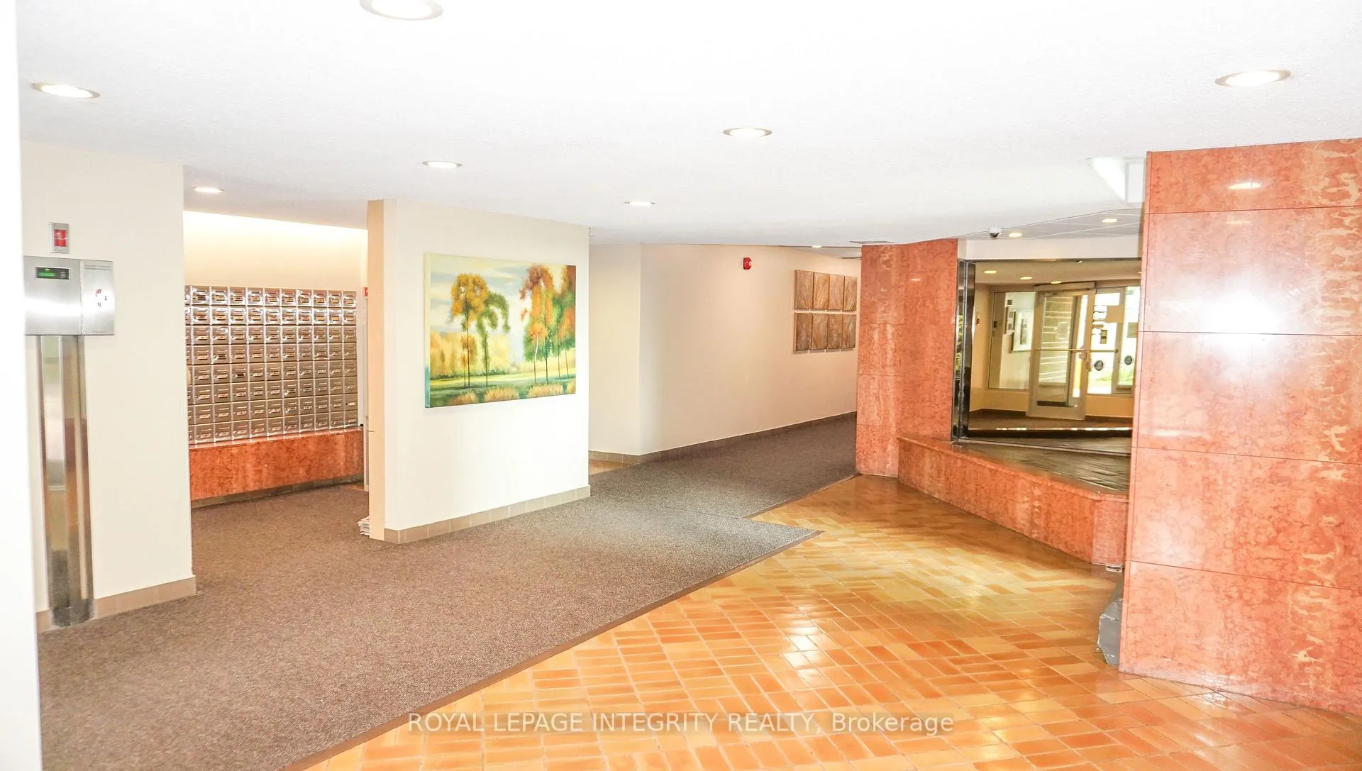 Photo 29 of Unit 1008, 555 Brittany Drive, Ottawa, Viscount Alexander Park — HOMEH