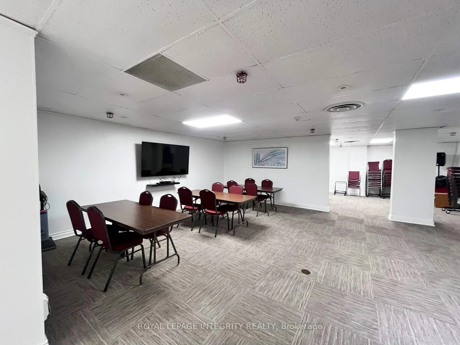 Photo 36 of Unit 1008, 555 Brittany Drive, Ottawa, Viscount Alexander Park — HOMEH