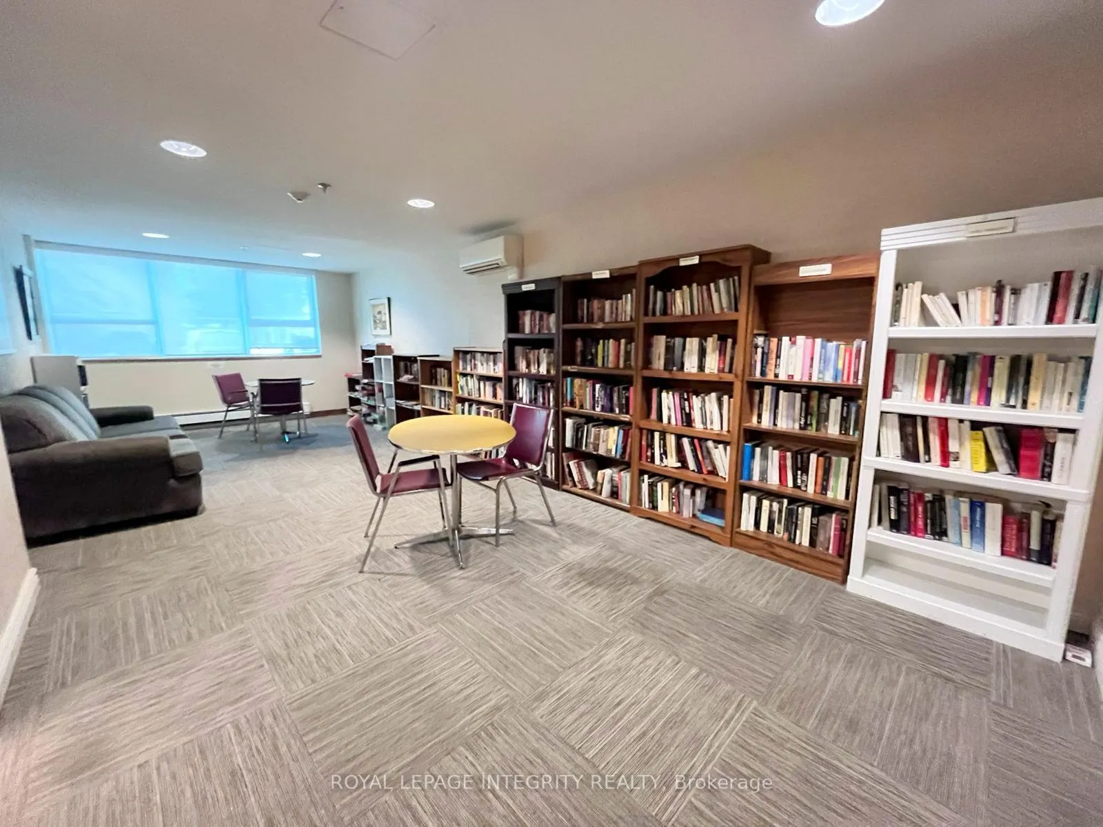 Photo 37 of Unit 1008, 555 Brittany Drive, Ottawa, Viscount Alexander Park — HOMEH