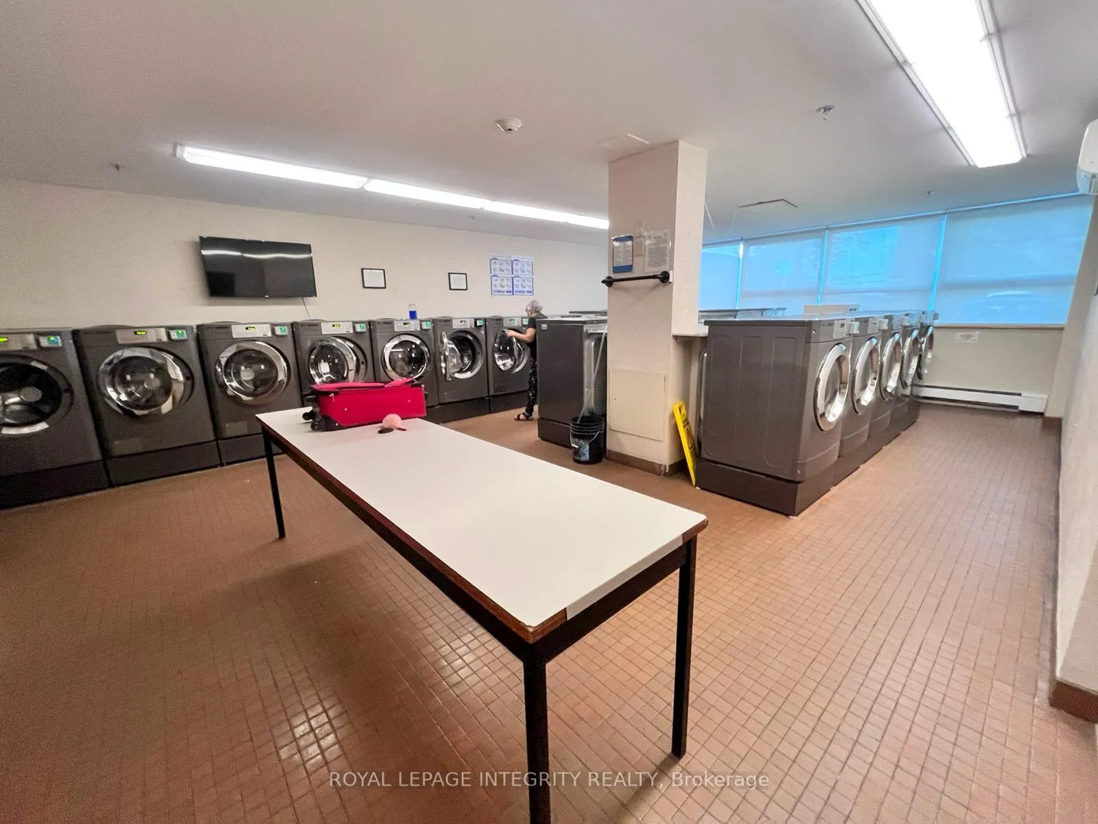 Photo 39 of Unit 1008, 555 Brittany Drive, Ottawa, Viscount Alexander Park — HOMEH
