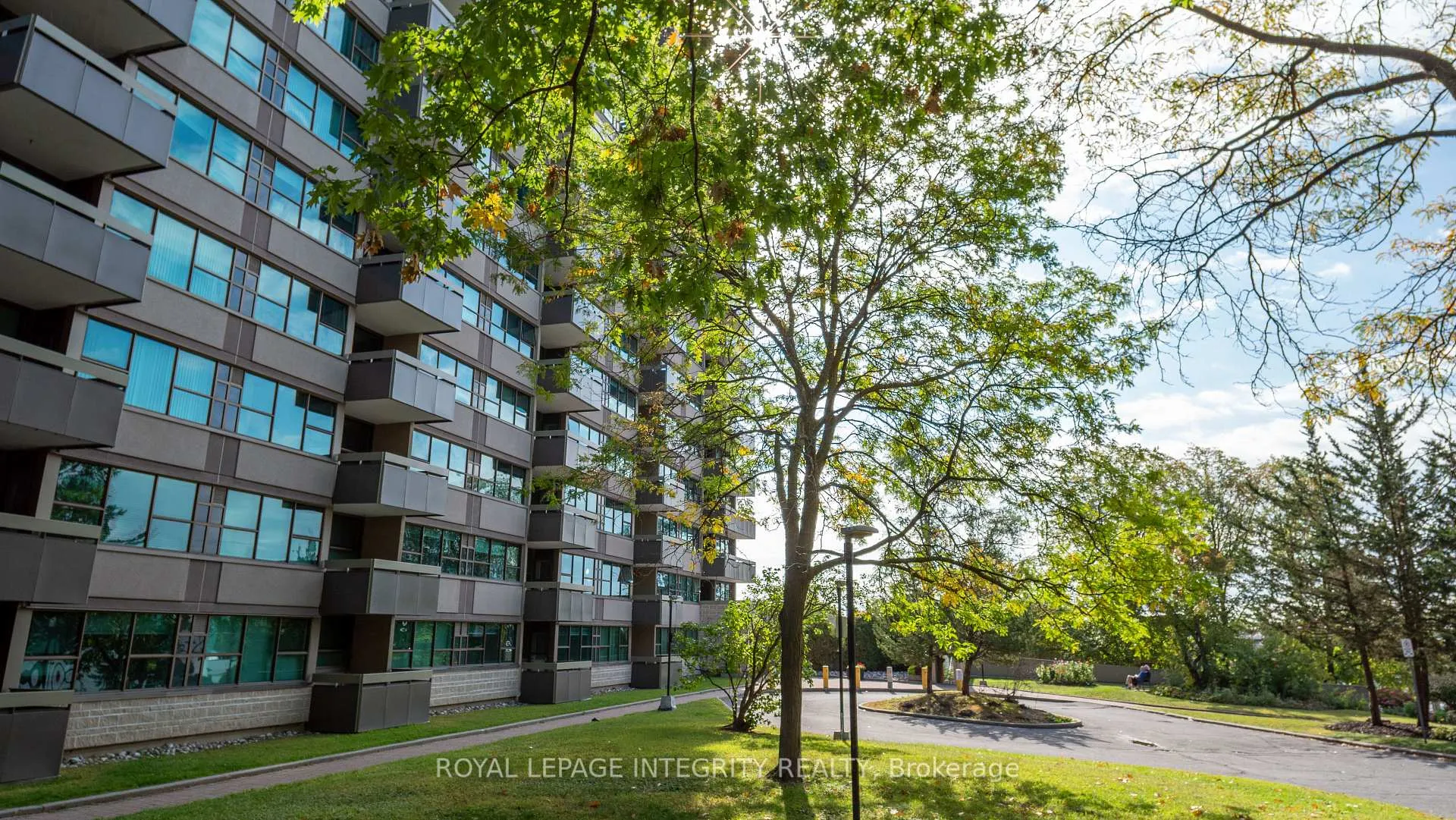 Photo 46 of Unit 1008, 555 Brittany Drive, Ottawa, Viscount Alexander Park — HOMEH
