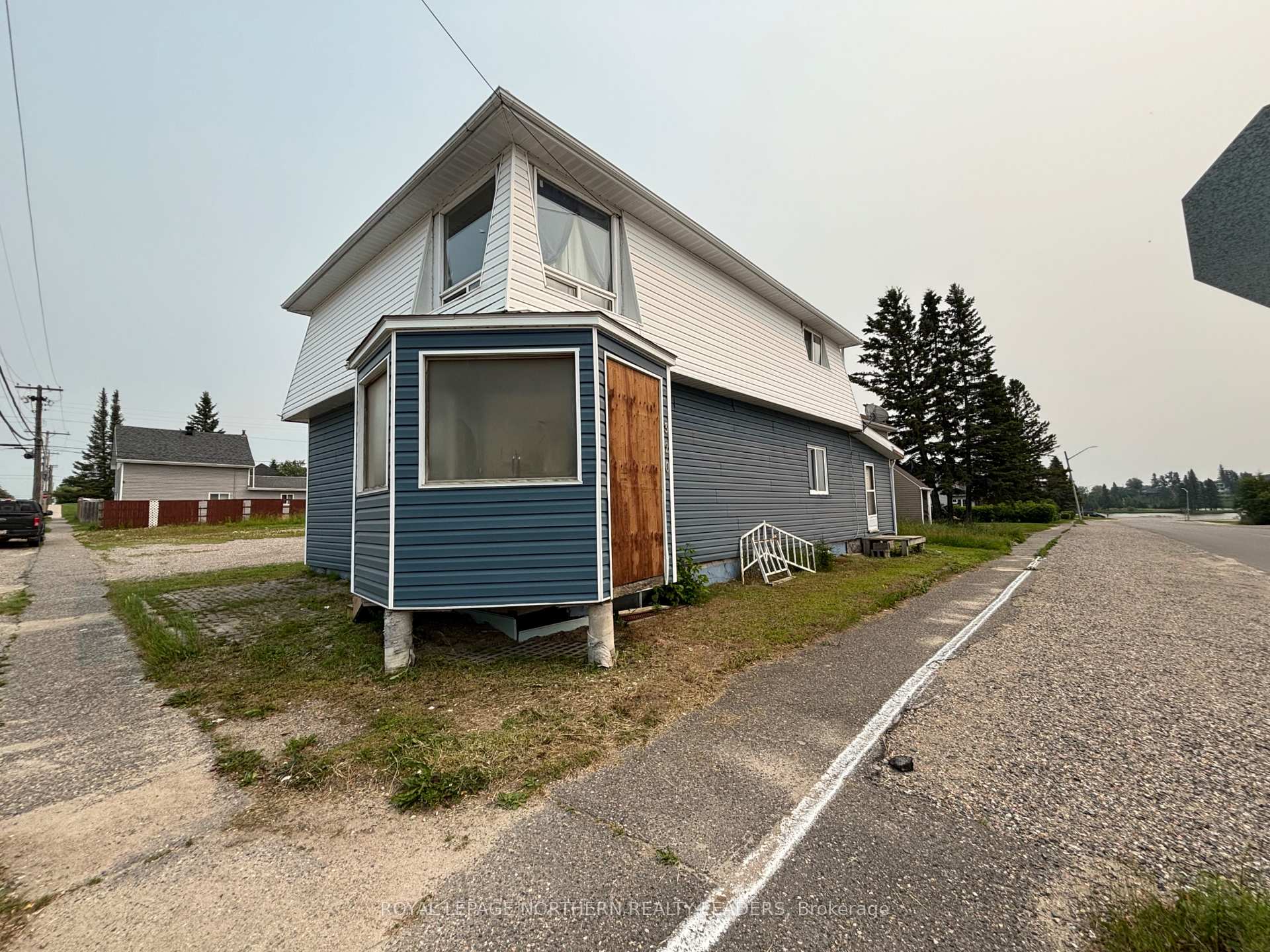 Photo 1 of 320 Ninth Avenue, Cochrane — HOMEH