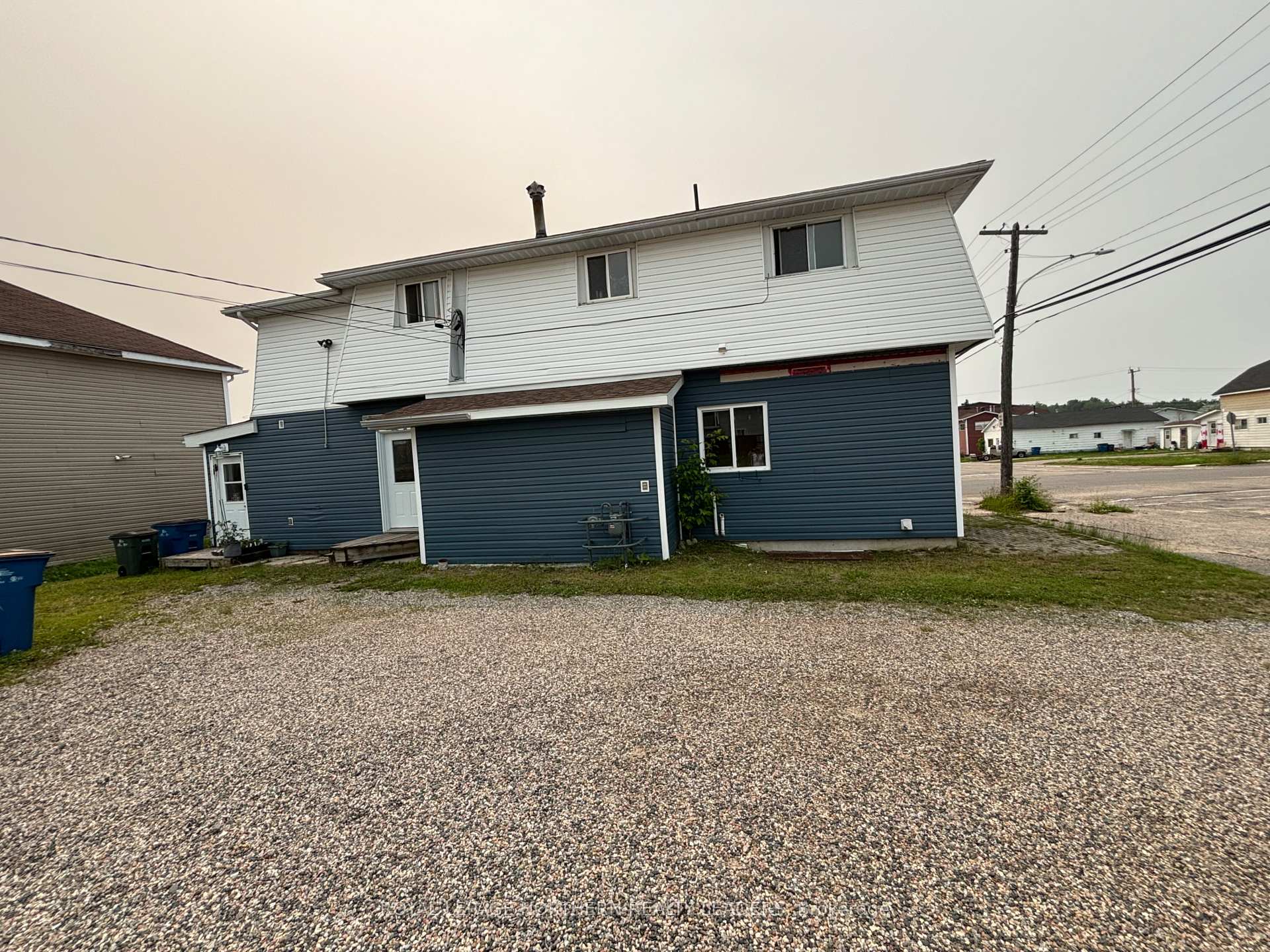 Photo 11 of 320 Ninth Avenue, Cochrane — HOMEH