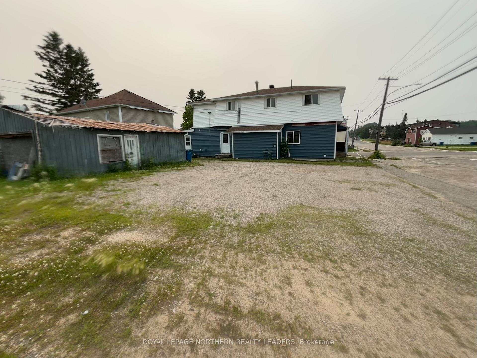 Photo 5 of 320 Ninth Avenue, Cochrane — HOMEH
