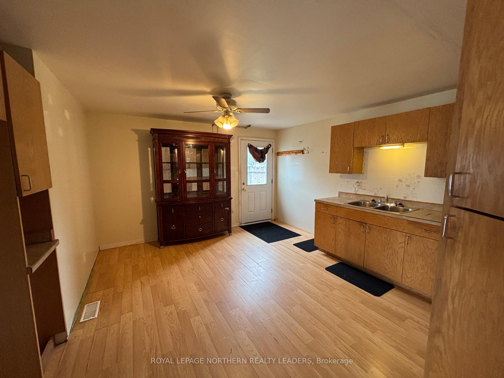 Photo 7 of 320 Ninth Avenue, Cochrane — HOMEH