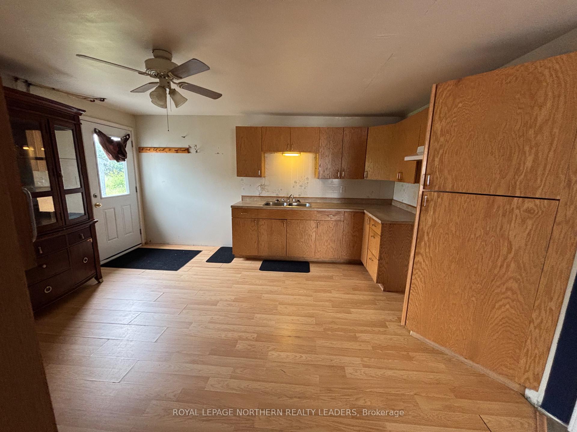 Photo 8 of 320 Ninth Avenue, Cochrane — HOMEH