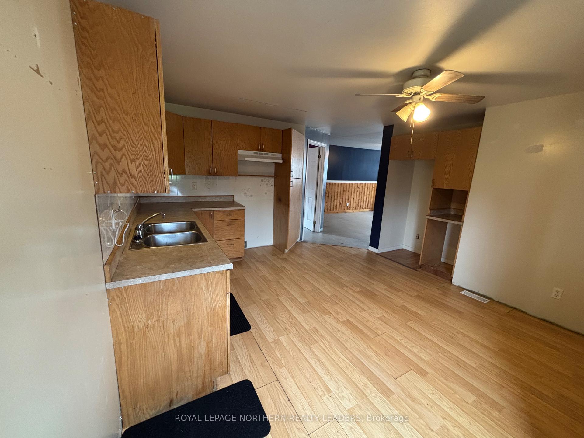 Photo 4 of 320 Ninth Avenue, Cochrane — HOMEH