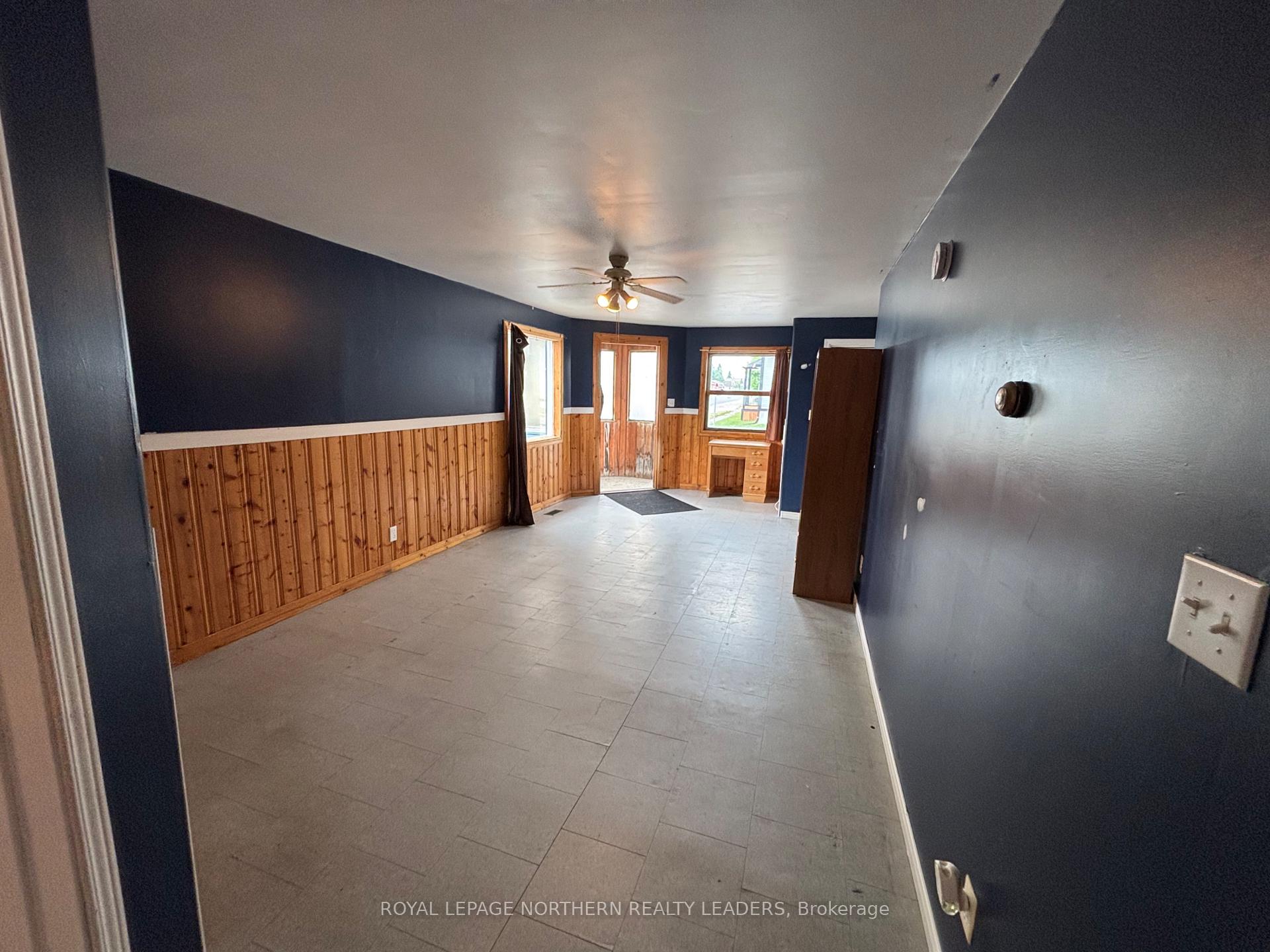 Photo 15 of 320 Ninth Avenue, Cochrane — HOMEH