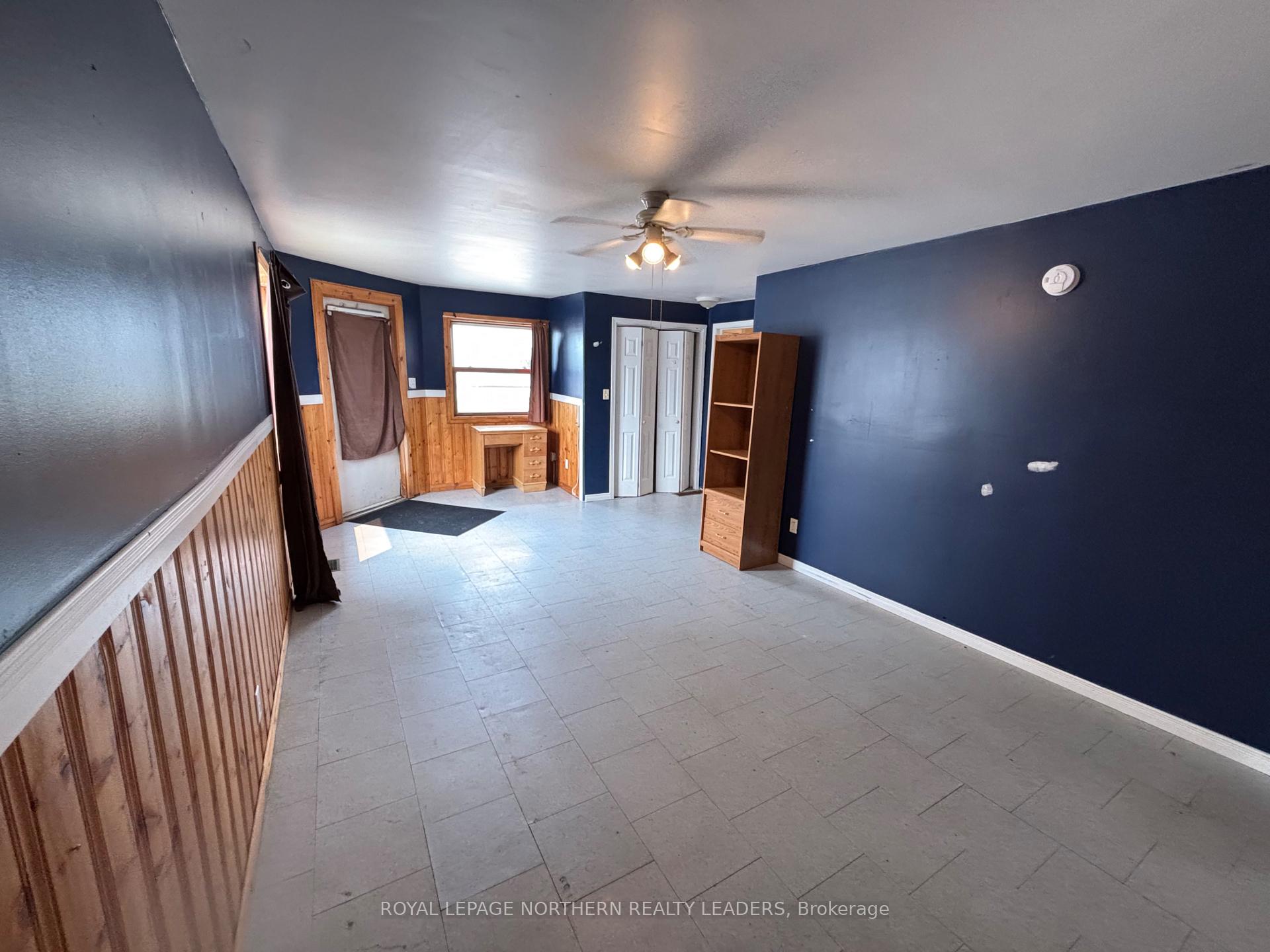 Photo 10 of 320 Ninth Avenue, Cochrane — HOMEH