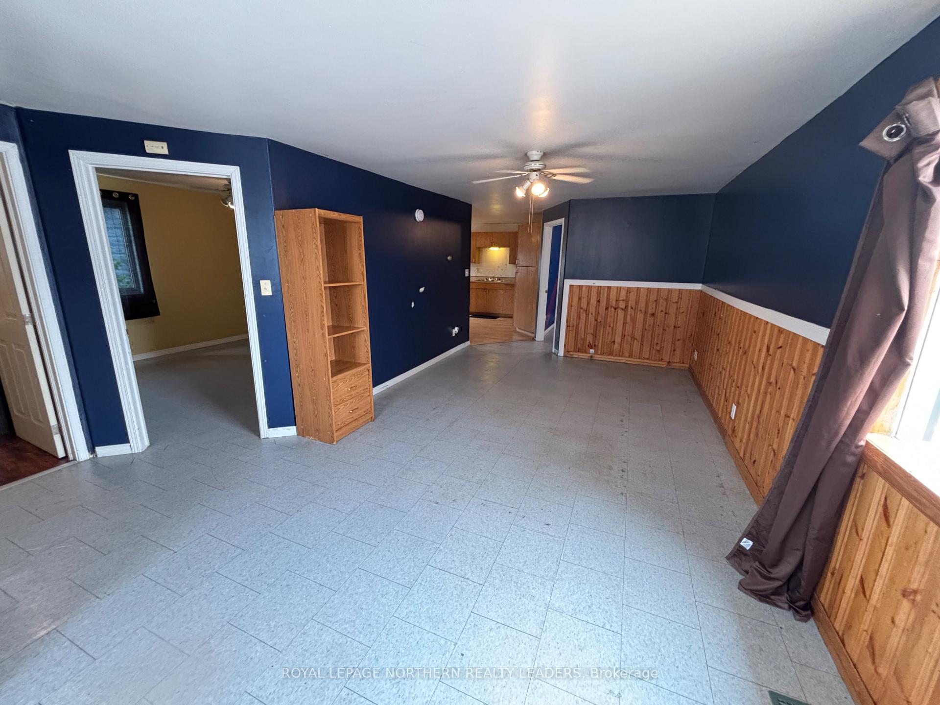 Photo 14 of 320 Ninth Avenue, Cochrane — HOMEH