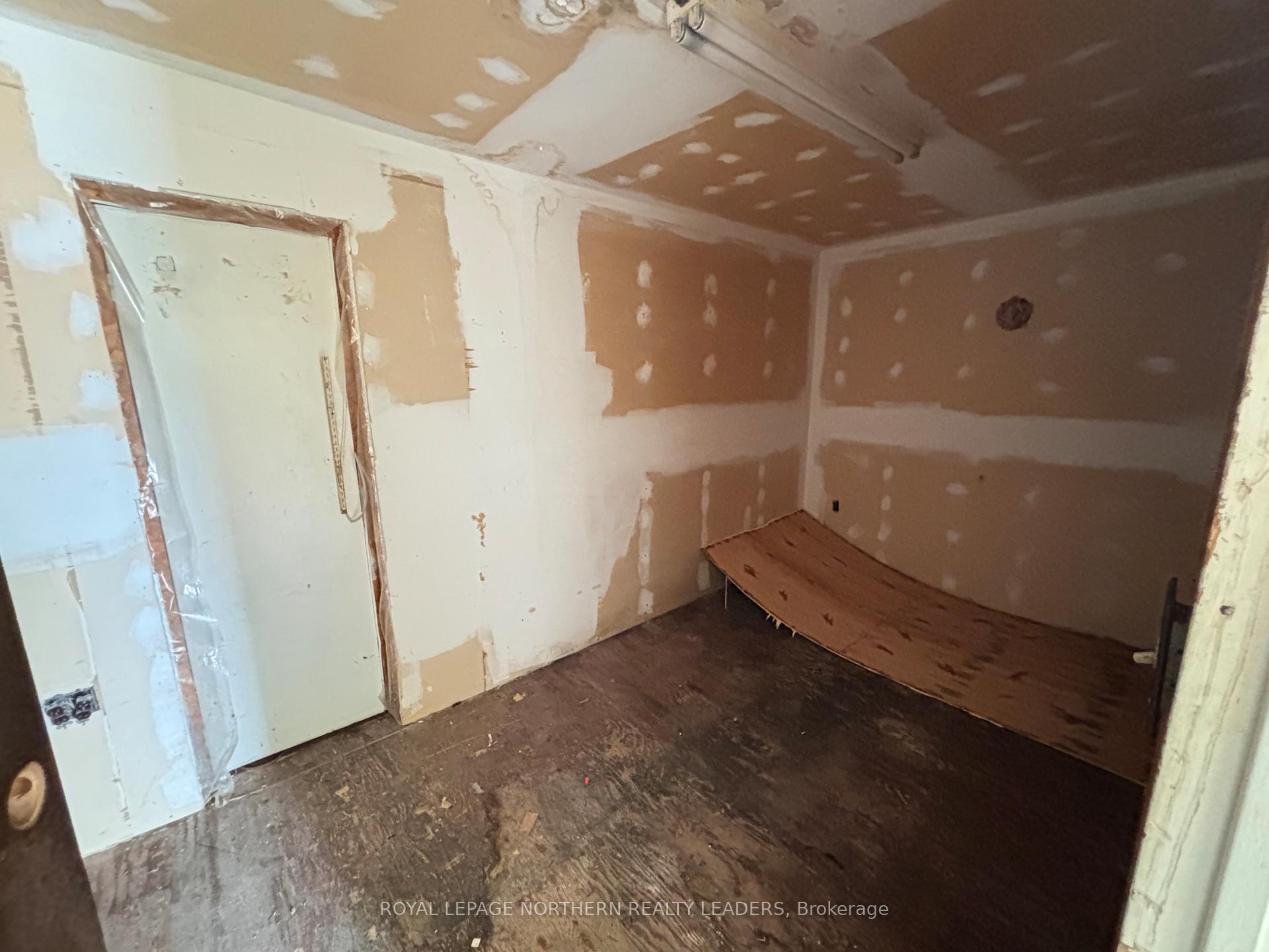 Photo 25 of 320 Ninth Avenue, Cochrane — HOMEH