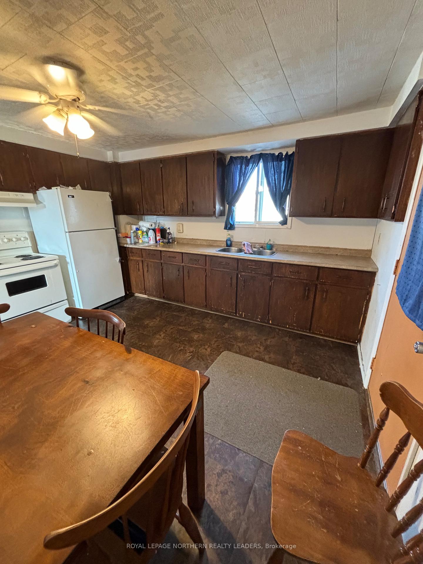 Photo 27 of 320 Ninth Avenue, Cochrane — HOMEH