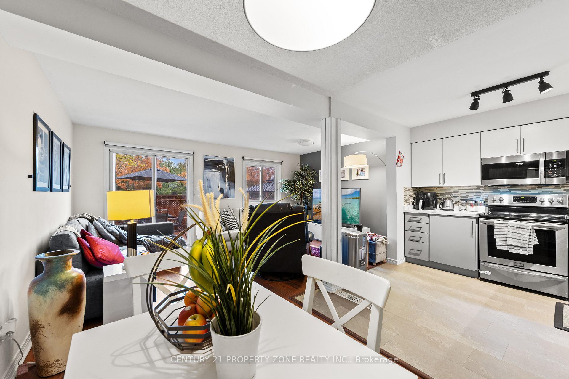 Photo 4 of Unit 2, 280 Limeridge Road E, Hamilton, Bruleville — HOMEH