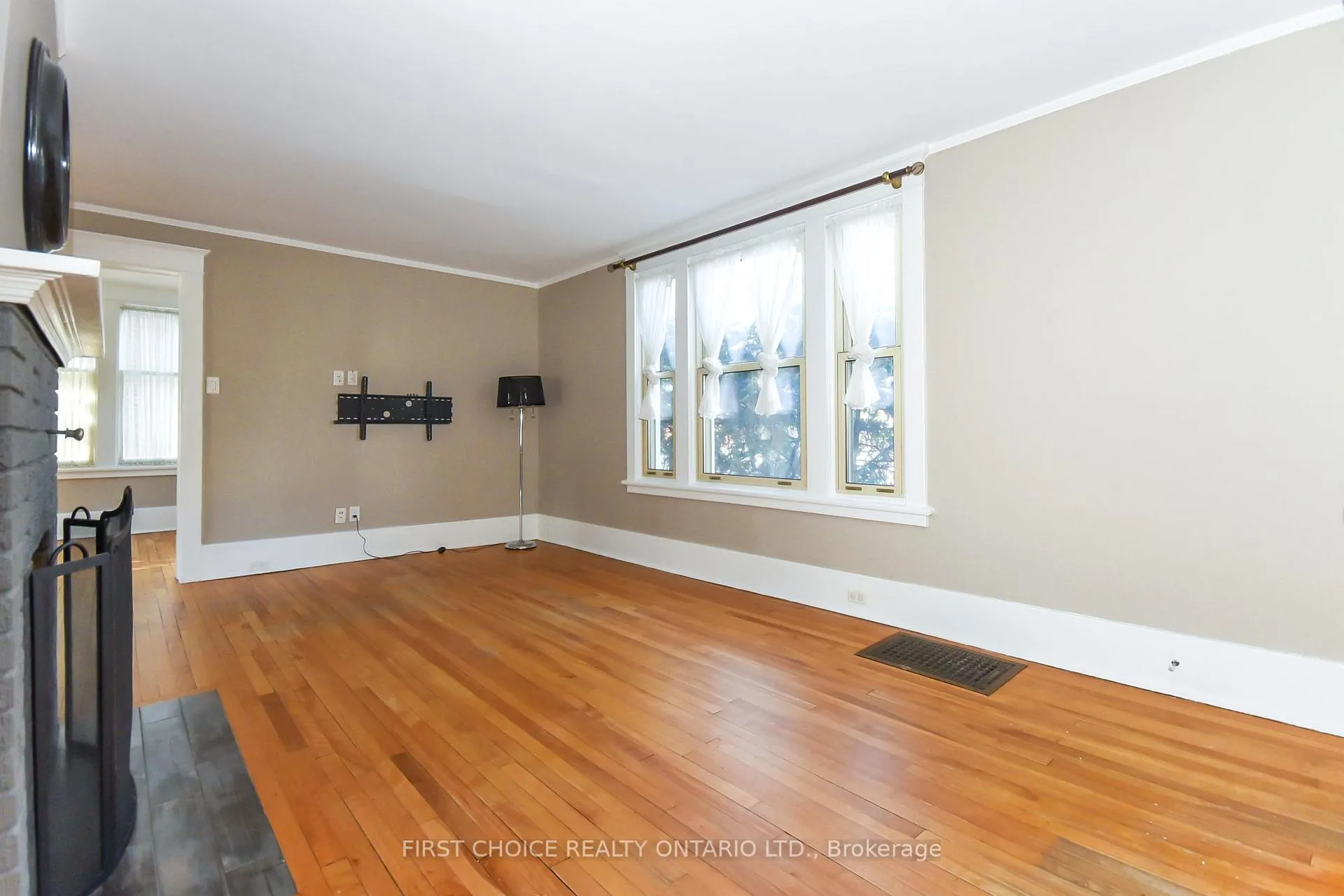 Photo 5 of 142 Broadway Avenue, Ottawa, Glebe — HOMEH