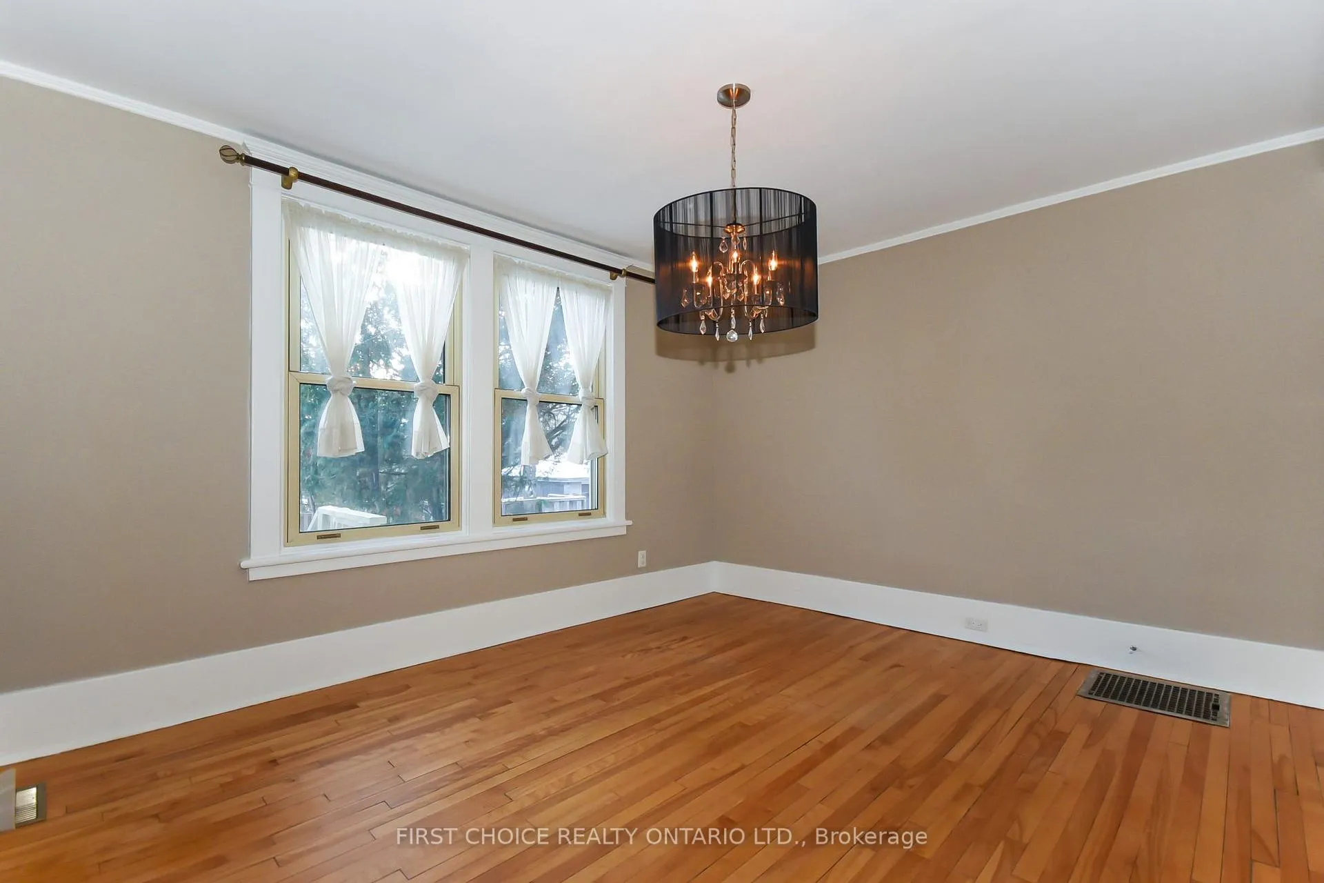 Photo 13 of 142 Broadway Avenue, Ottawa, Glebe — HOMEH