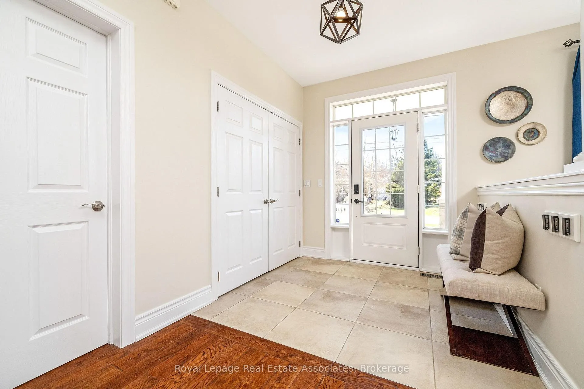 Photo 4 of 3 Beaver Street, Halton Hills, Glen Williams — HOMEH