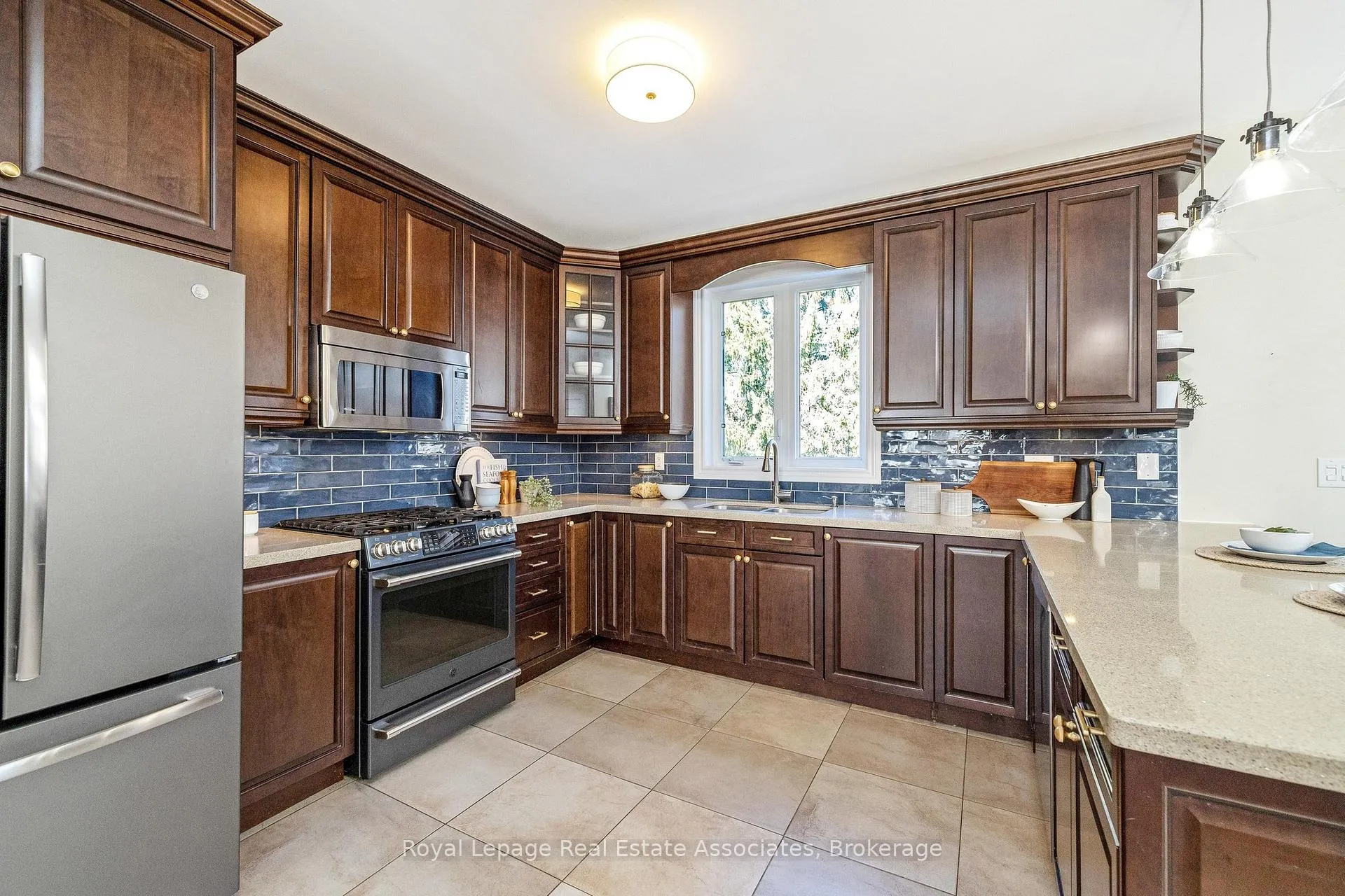 Photo 11 of 3 Beaver Street, Halton Hills, Glen Williams — HOMEH