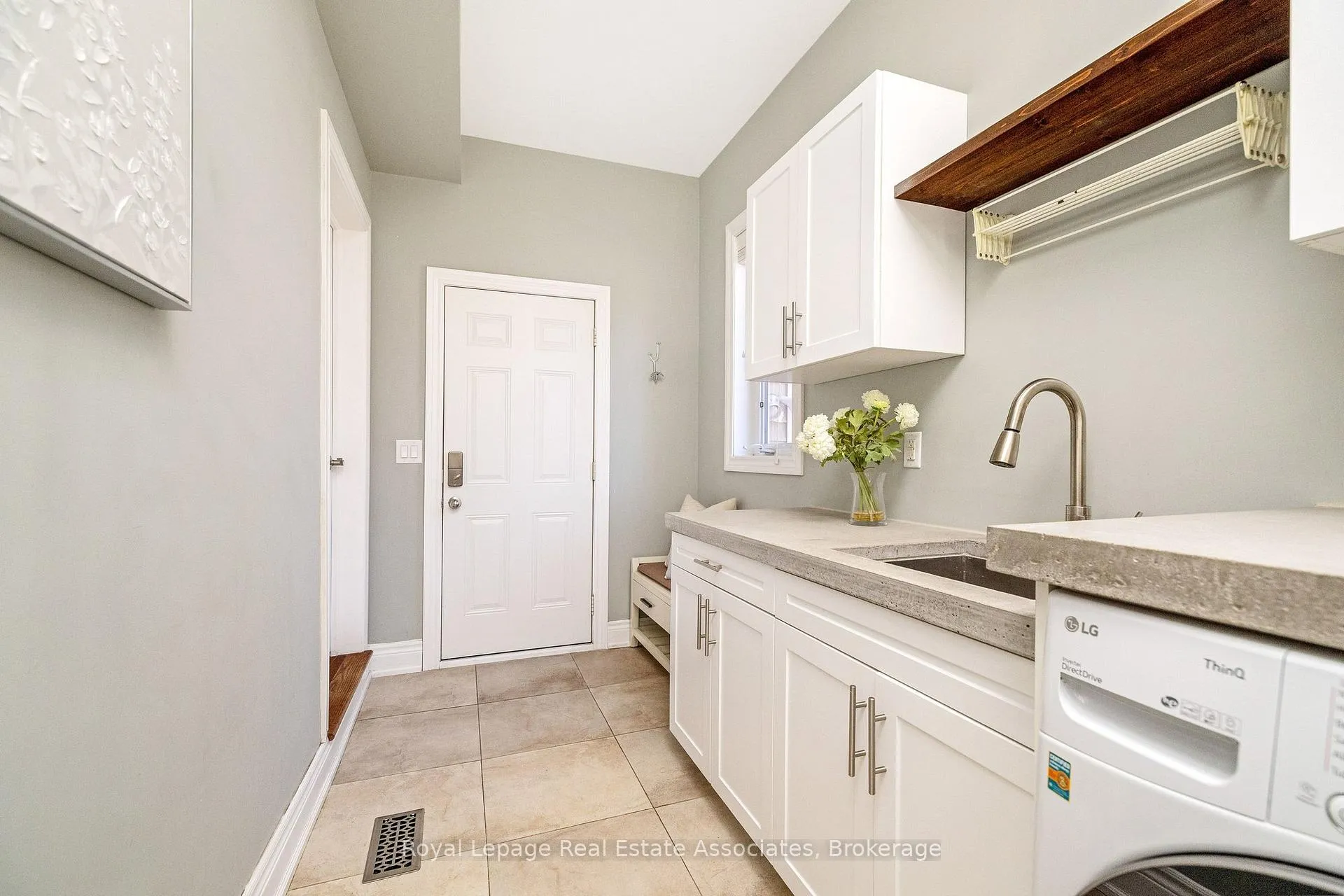 Photo 17 of 3 Beaver Street, Halton Hills, Glen Williams — HOMEH