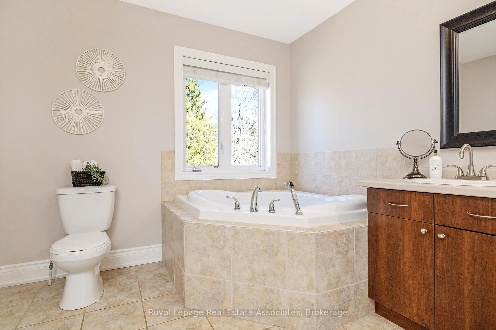 Photo 24 of 3 Beaver Street, Halton Hills, Glen Williams — HOMEH