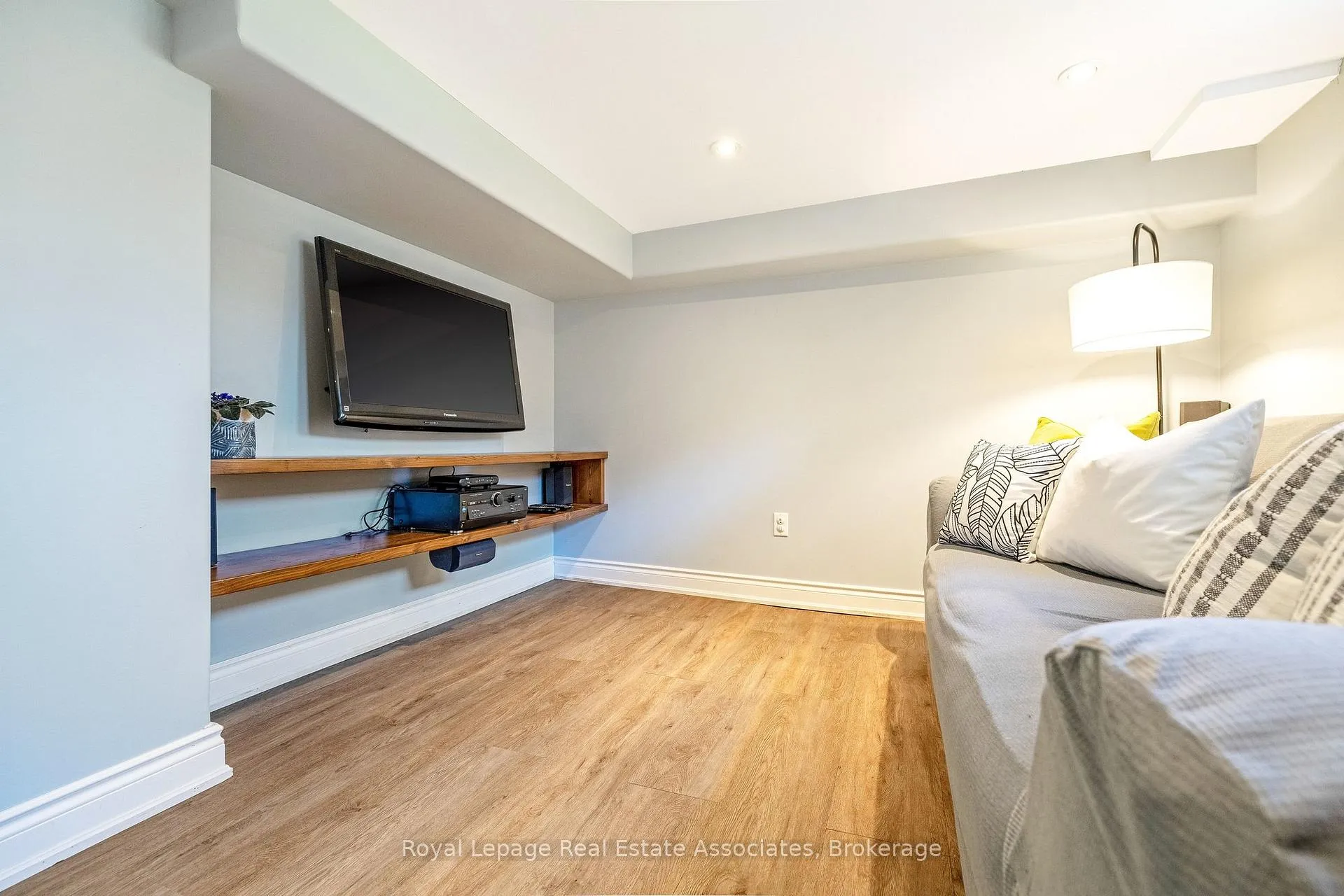 Photo 33 of 3 Beaver Street, Halton Hills, Glen Williams — HOMEH