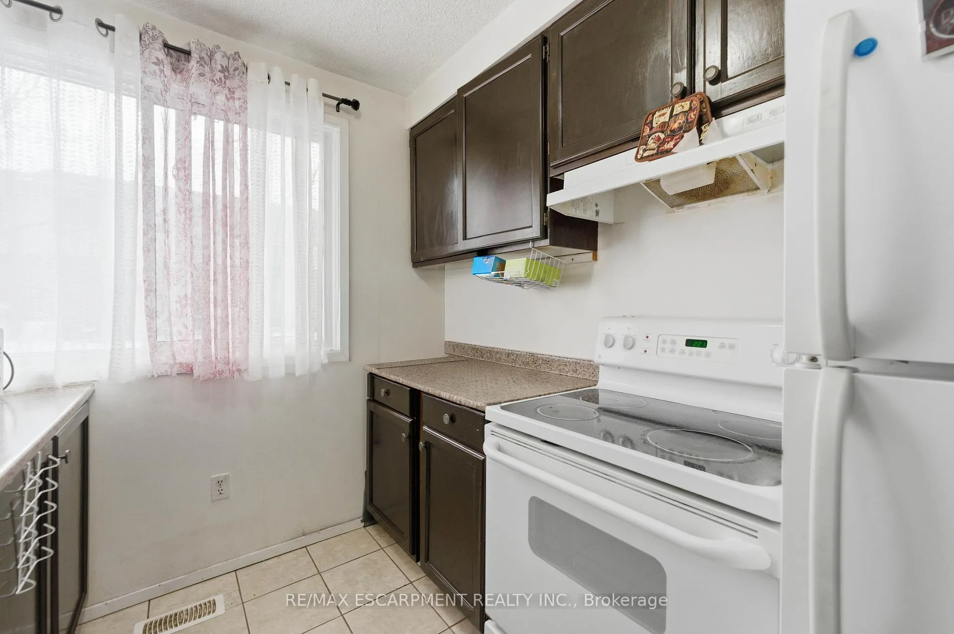 Photo 6 of Unit 2, 262 Kenora Avenue, Hamilton, Kentley — HOMEH