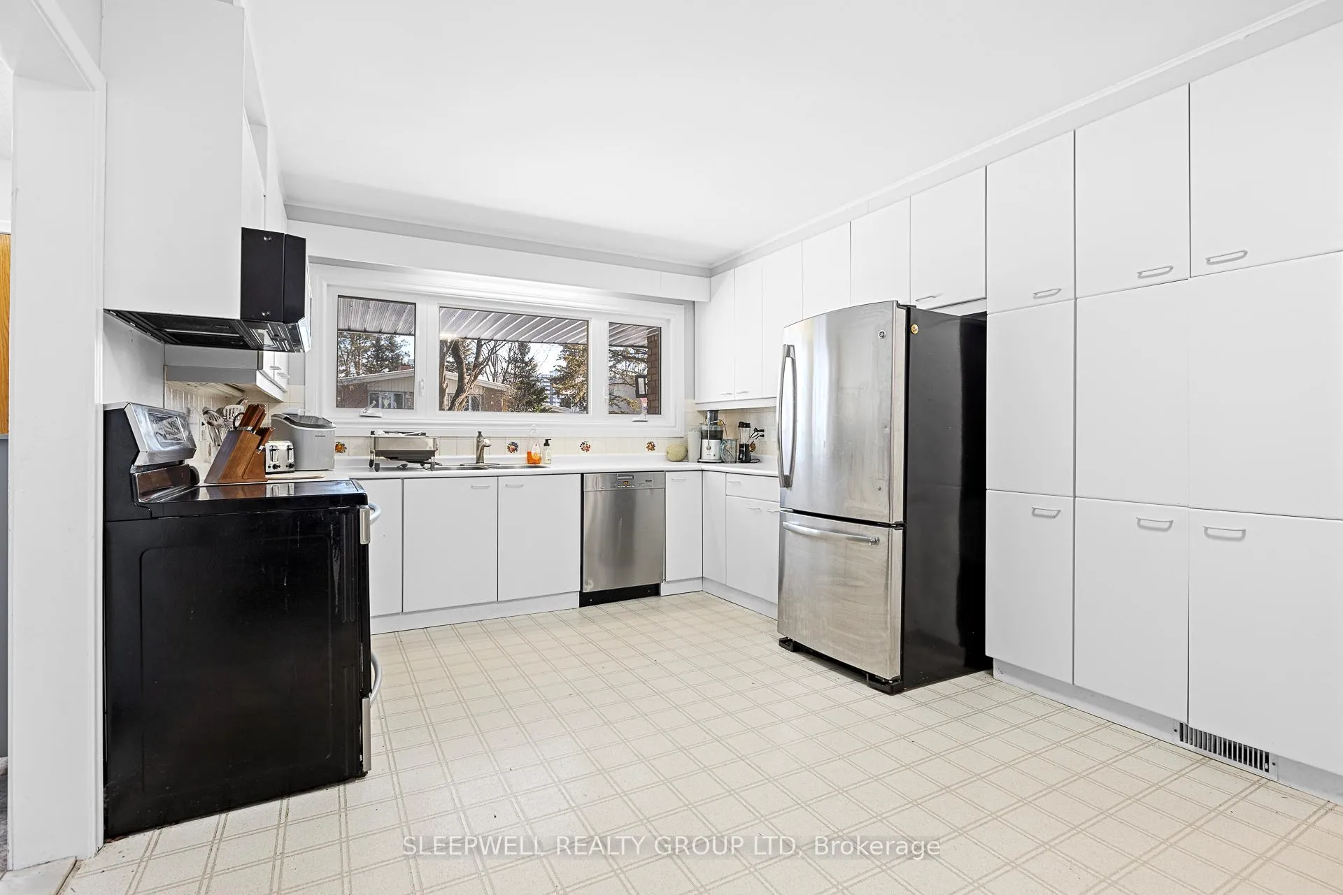 Photo 5 of 1874 Rideau Garden Drive, Ottawa, Ottawa East — HOMEH