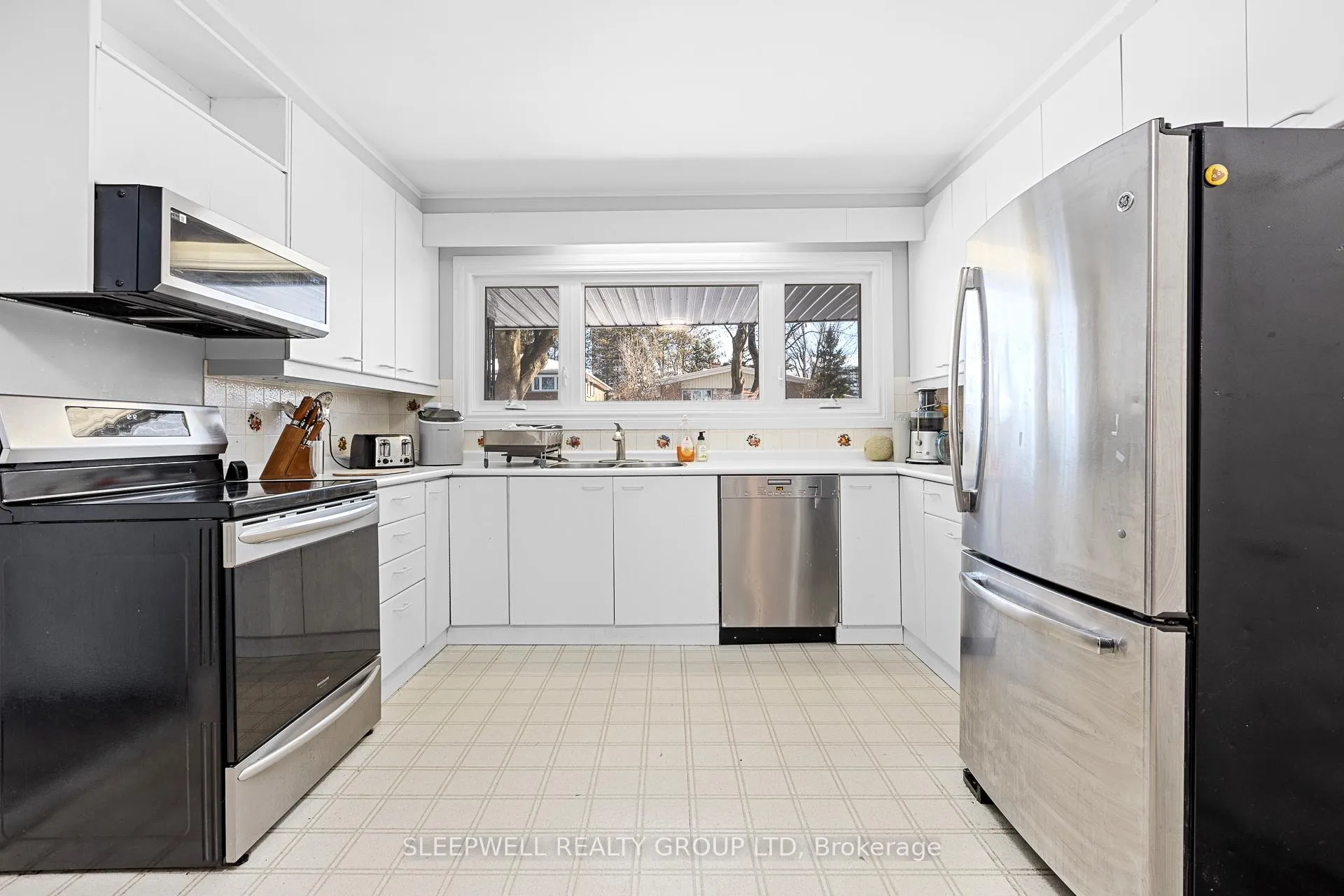Photo 6 of 1874 Rideau Garden Drive, Ottawa, Ottawa East — HOMEH