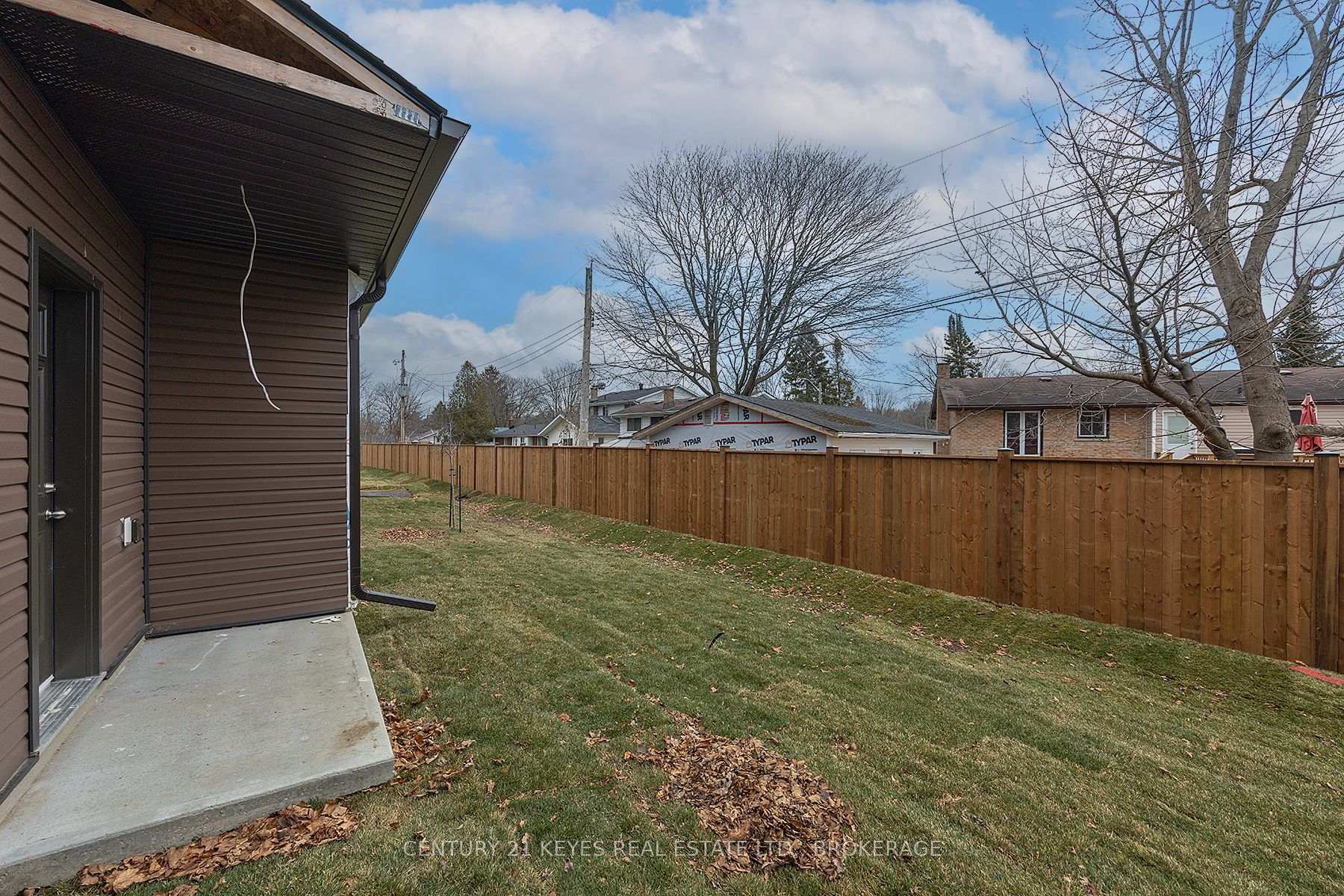 Photo 6 of 775 King Street W, Gananoque — HOMEH