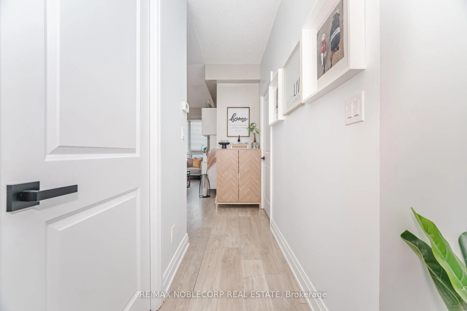 Photo 6 of Unit 1505, 3700 Highway 7 Road, Vaughan, Vaughan Corporate Centre — HOMEH