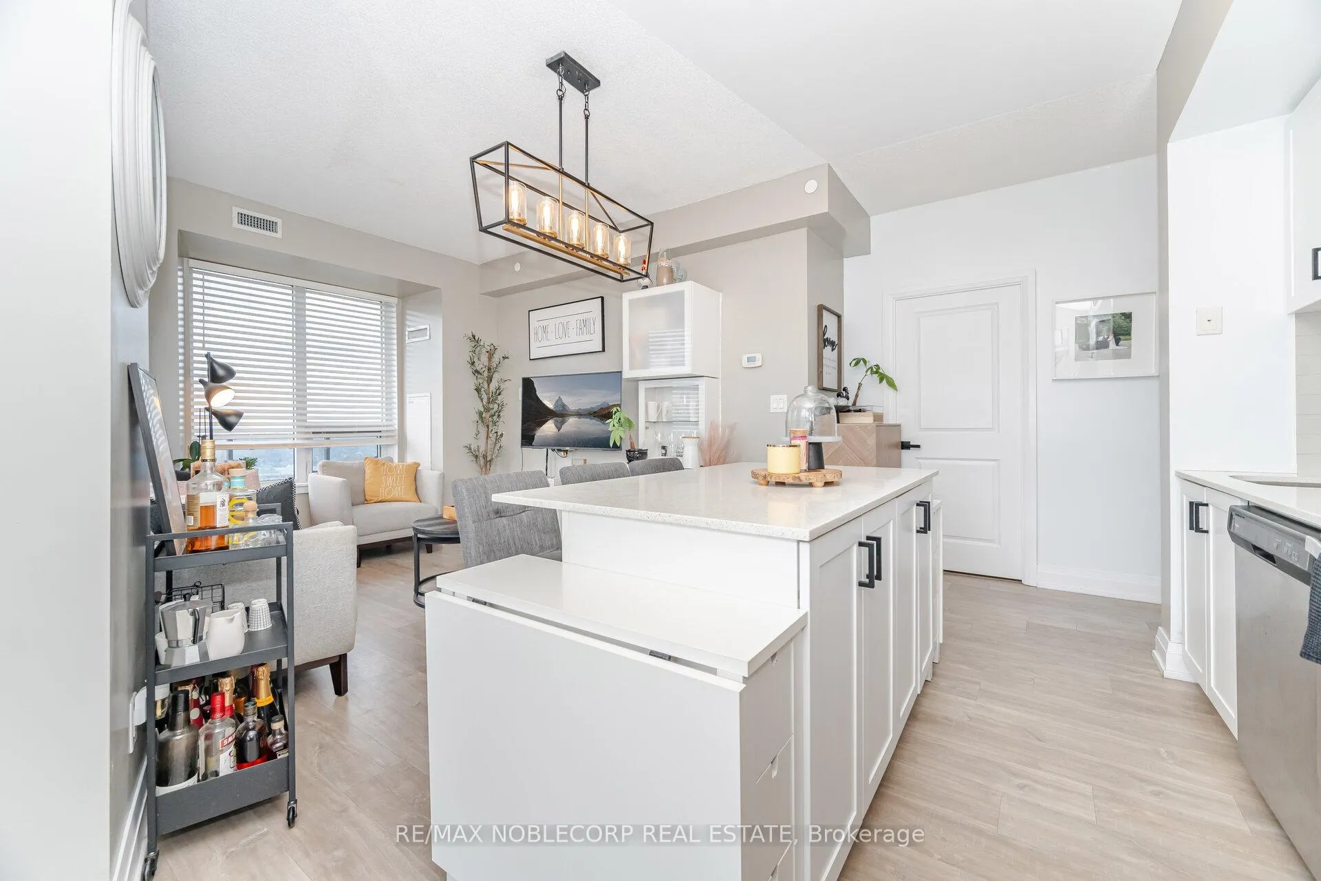 Photo 12 of Unit 1505, 3700 Highway 7 Road, Vaughan, Vaughan Corporate Centre — HOMEH