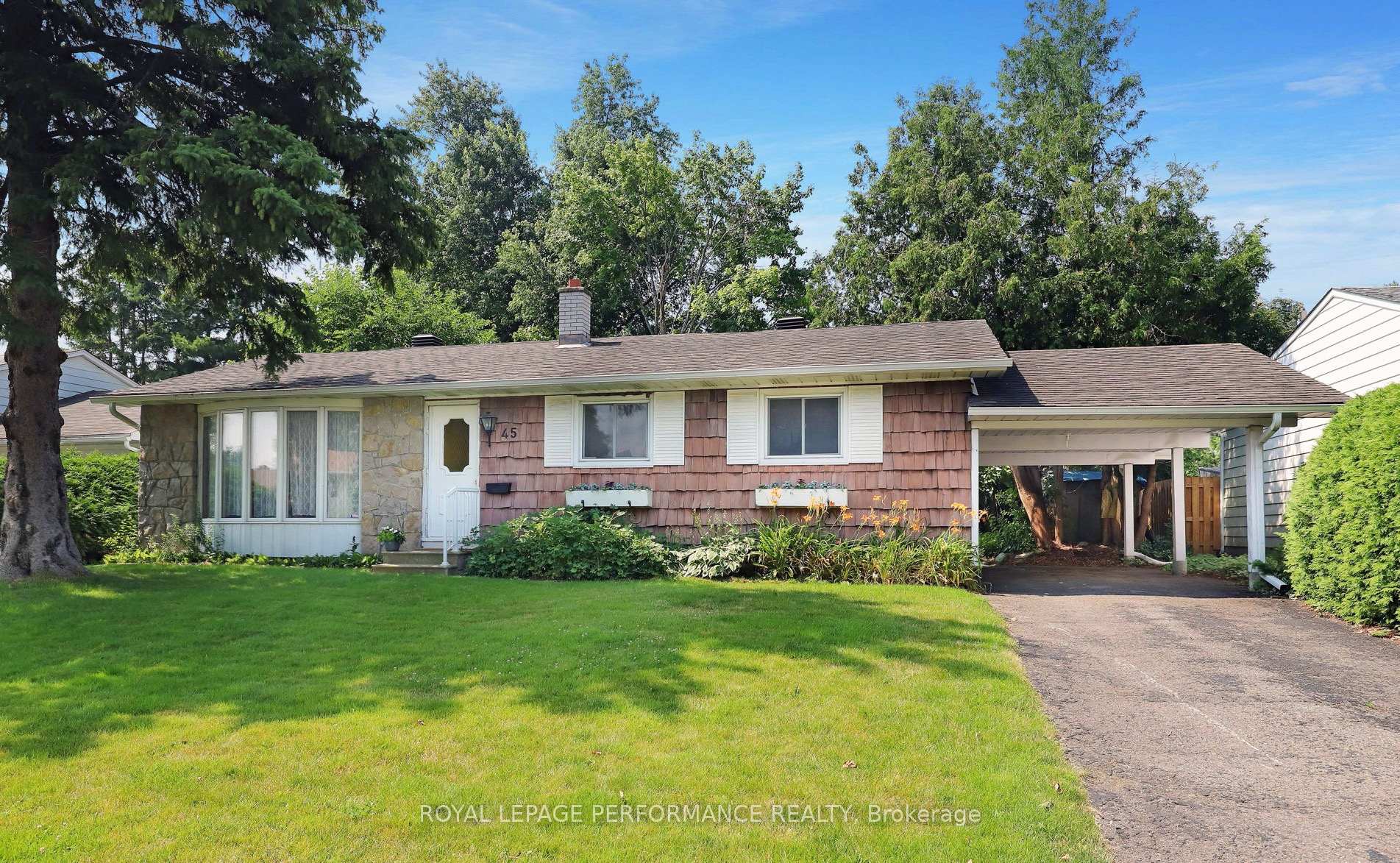 Photo 2 of 45 Keewatin Crescent, Ottawa, Borden Farm/Stewart Farm/Carleton Heights/Parkwood Hills — HOMEH