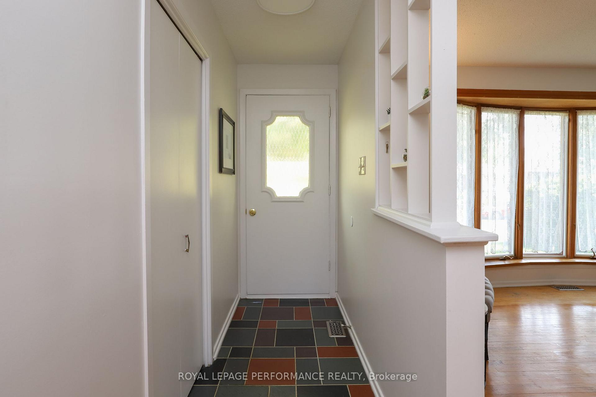Photo 3 of 45 Keewatin Crescent, Ottawa, Borden Farm/Stewart Farm/Carleton Heights/Parkwood Hills — HOMEH