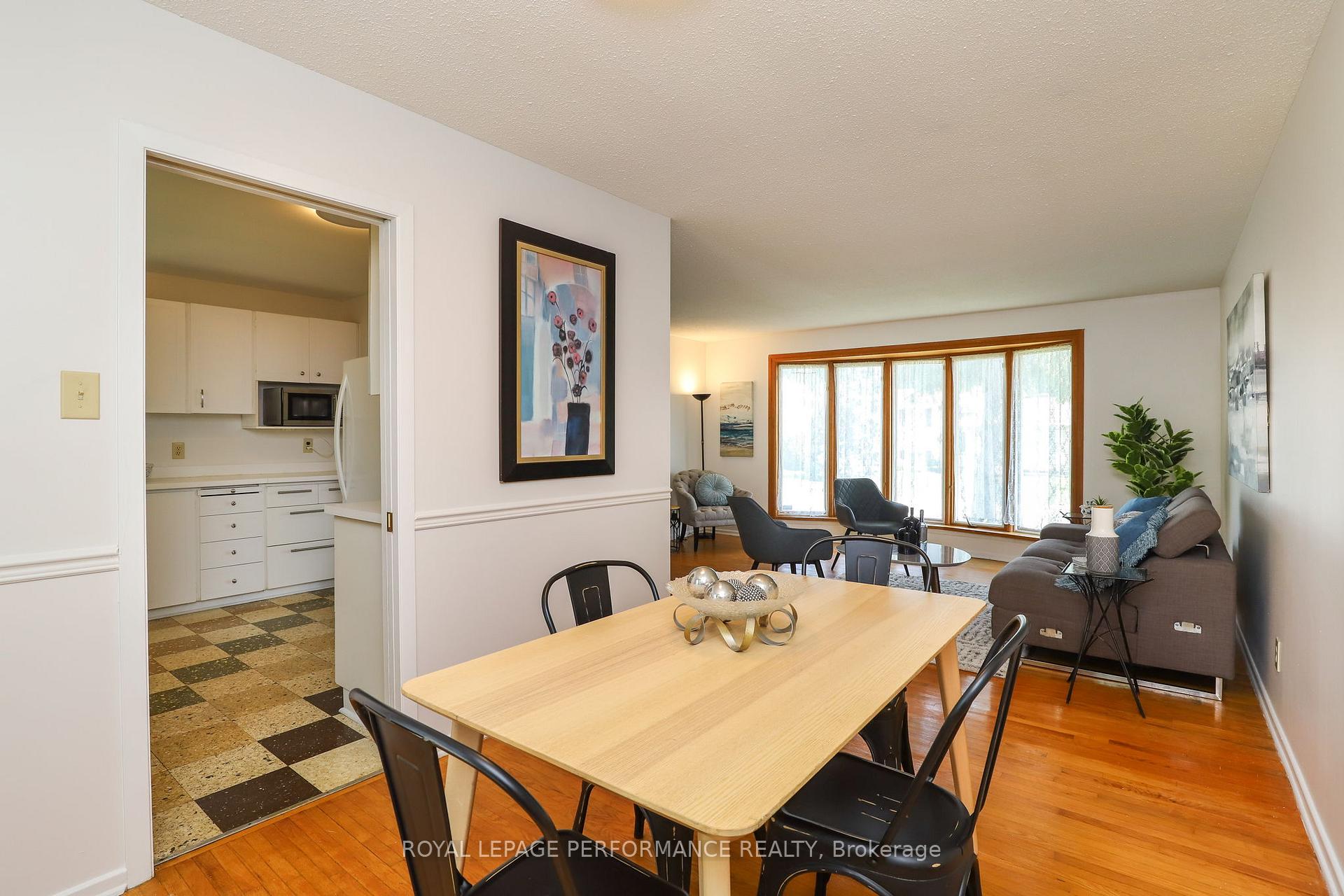 Photo 11 of 45 Keewatin Crescent, Ottawa, Borden Farm/Stewart Farm/Carleton Heights/Parkwood Hills — HOMEH