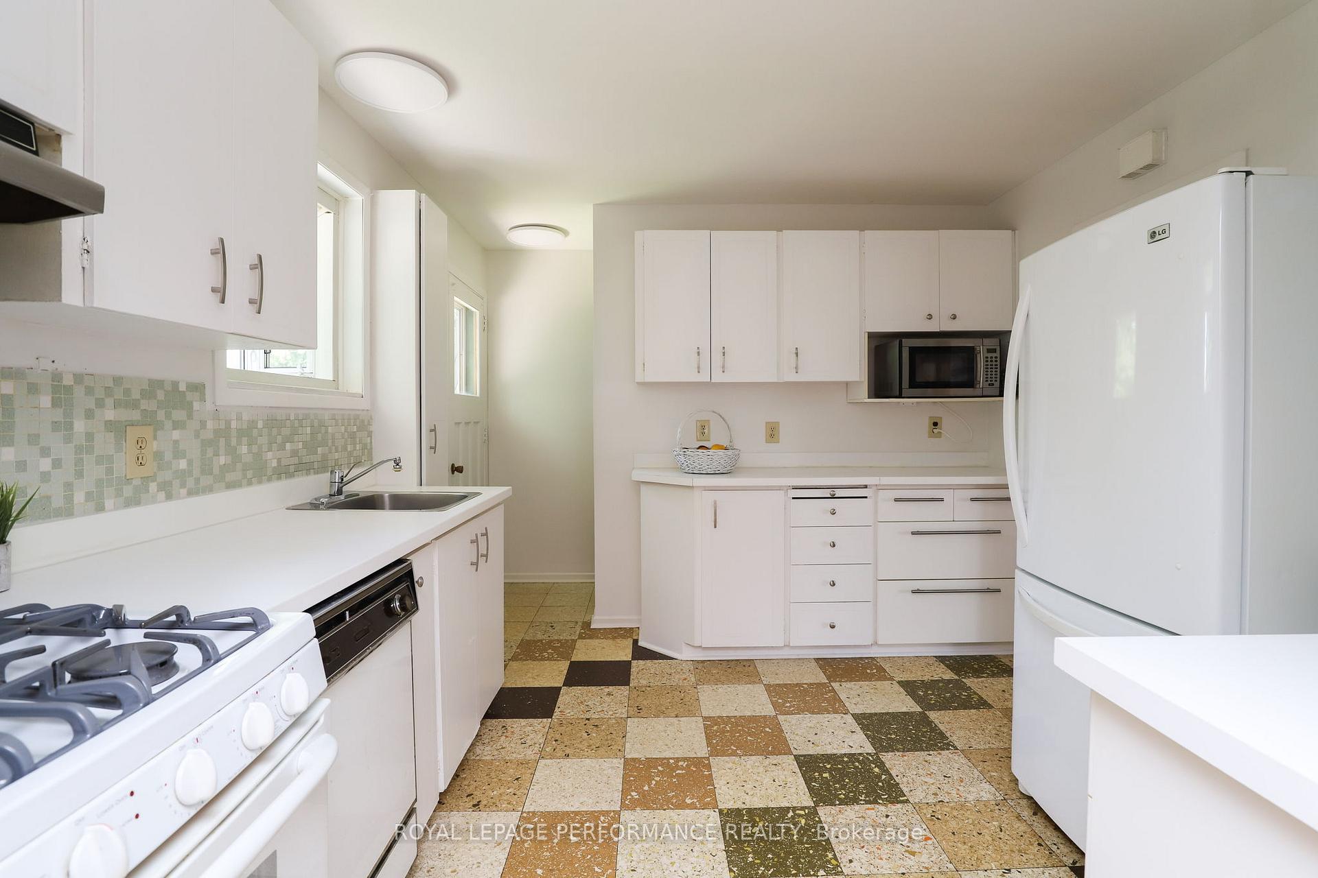 Photo 12 of 45 Keewatin Crescent, Ottawa, Borden Farm/Stewart Farm/Carleton Heights/Parkwood Hills — HOMEH