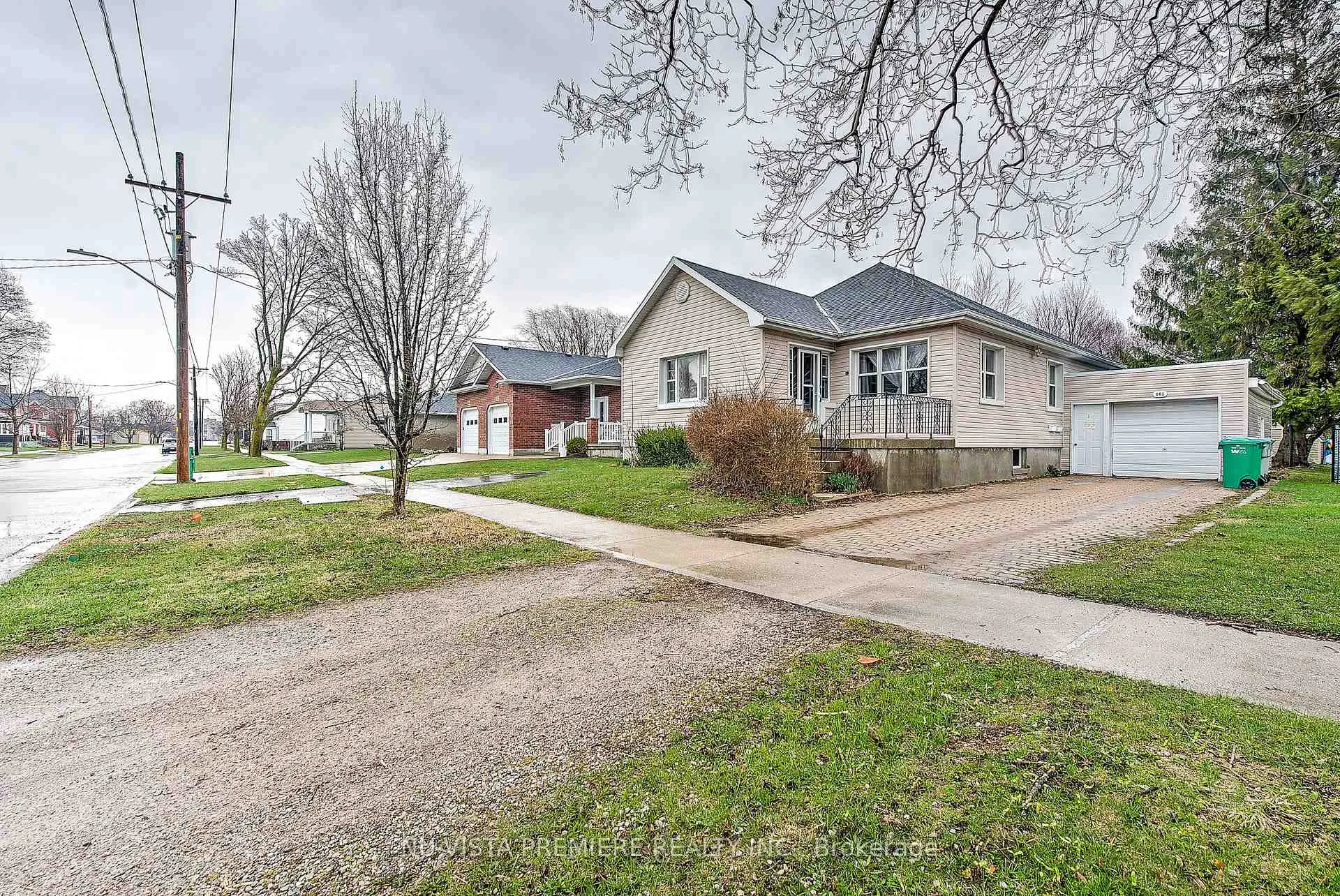 Photo 3 of 161 South Street S, Goderich, Goderich (Town) — HOMEH