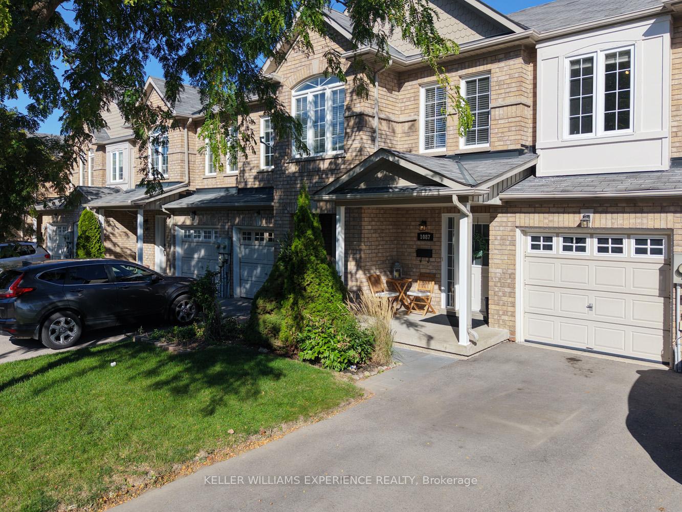 Photo 1 of Unit 2, 1087 Brook Gardens Marsh, Newmarket, Huron Heights-Leslie Valley — HOMEH
