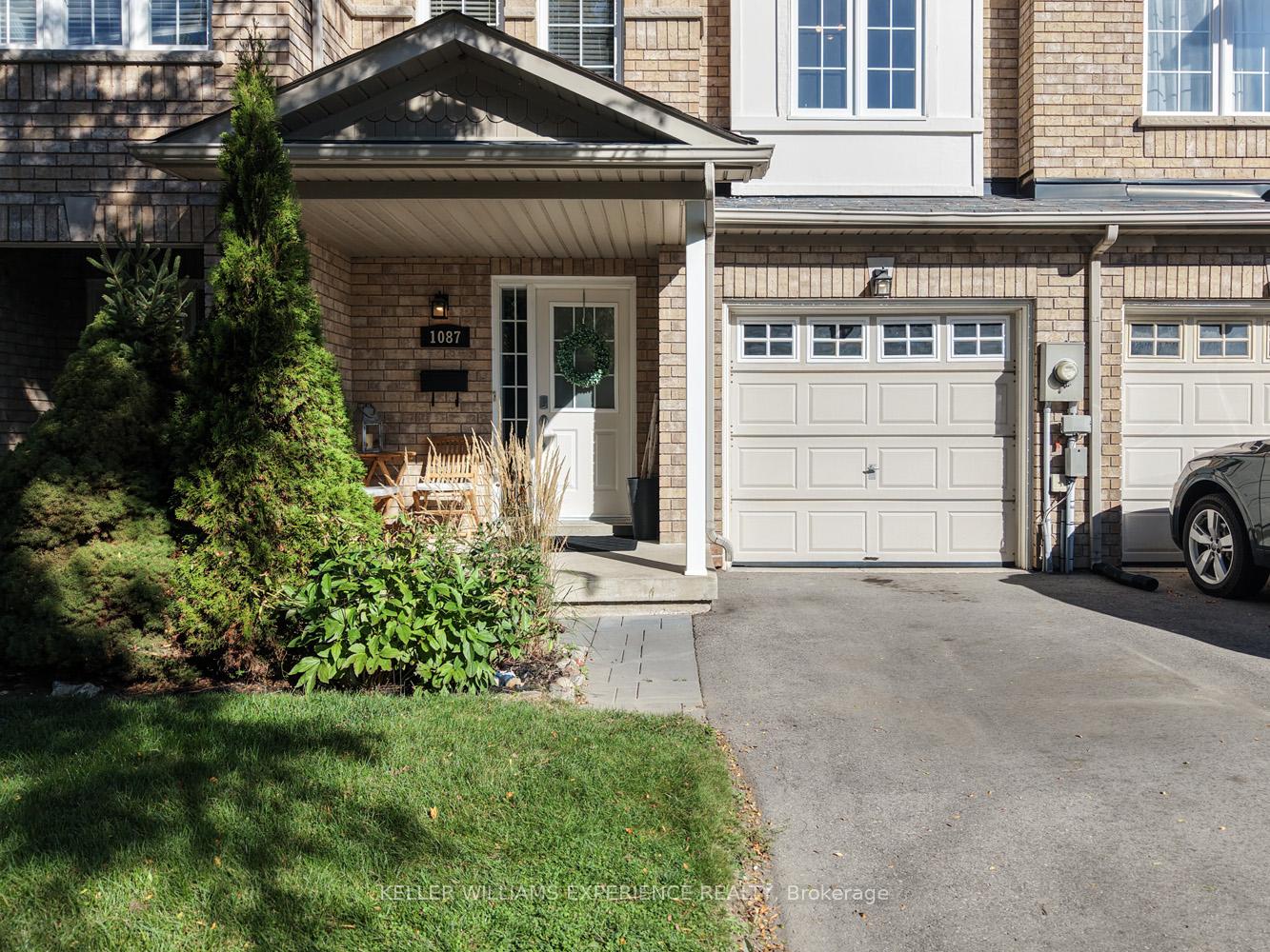 Photo 2 of Unit 2, 1087 Brook Gardens Marsh, Newmarket, Huron Heights-Leslie Valley — HOMEH