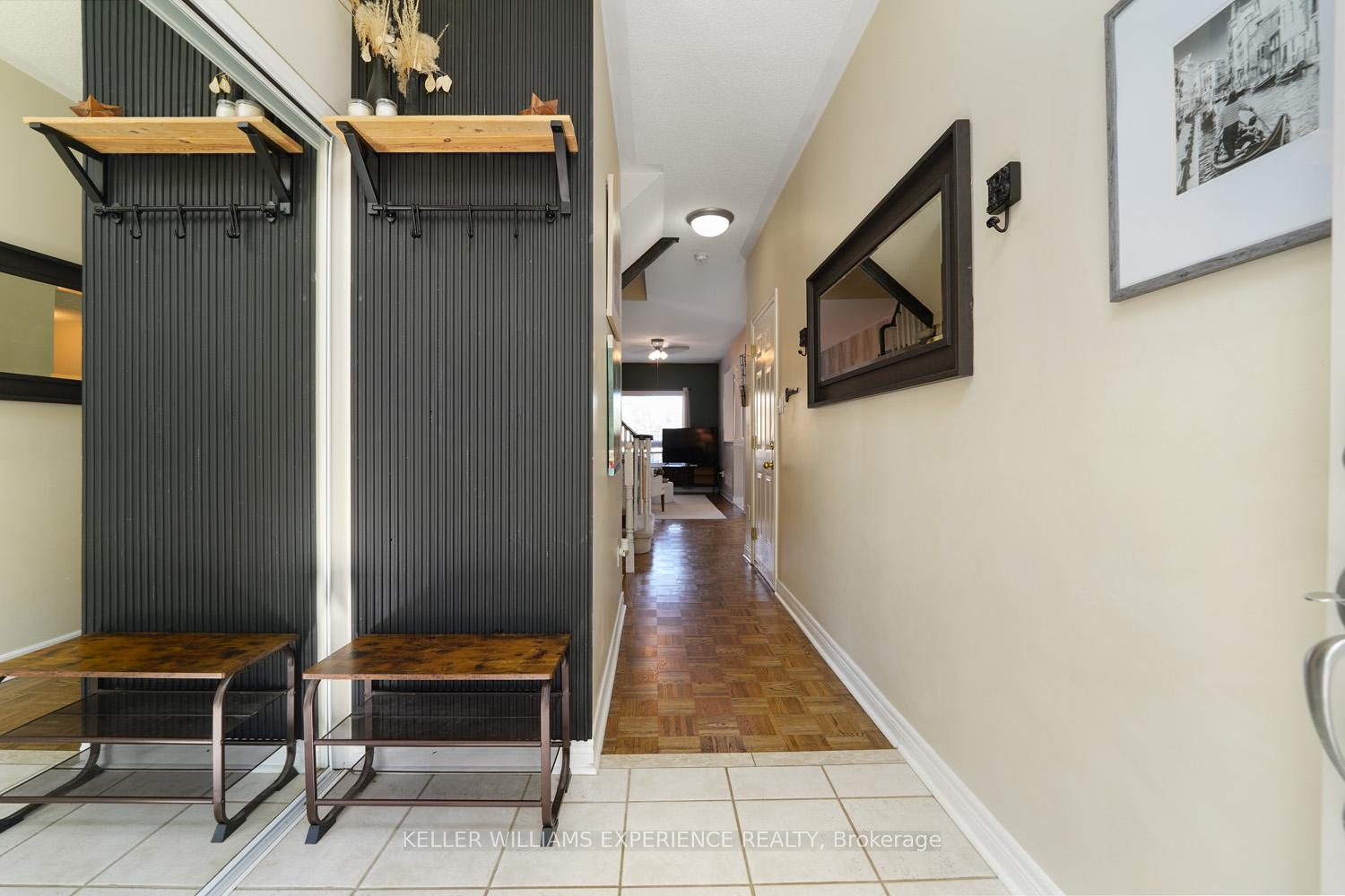 Photo 5 of Unit 2, 1087 Brook Gardens Marsh, Newmarket, Huron Heights-Leslie Valley — HOMEH